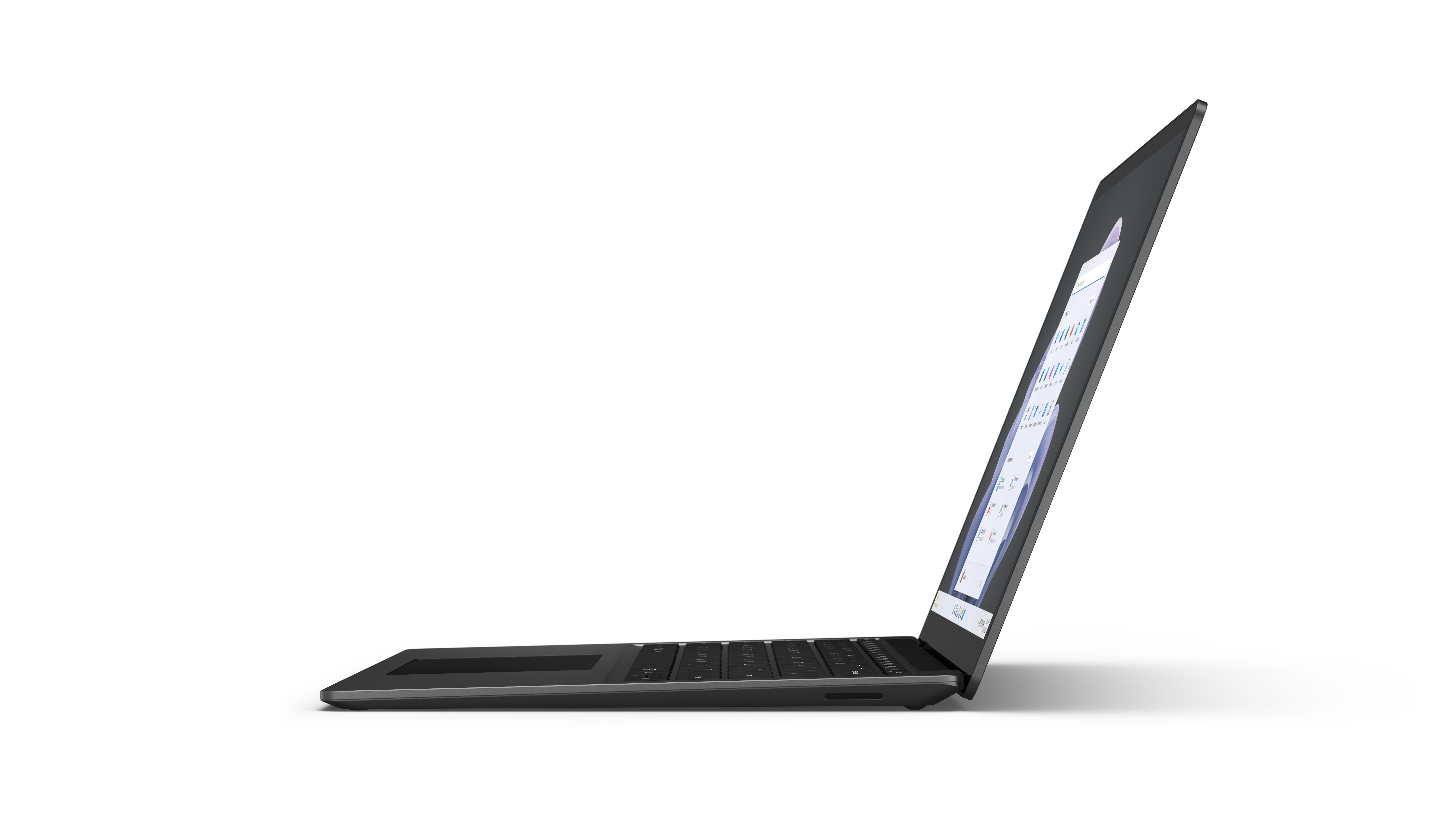 Un laptop, dalla vista laterale, con schermo aperto. Lo sfondo è bianco.