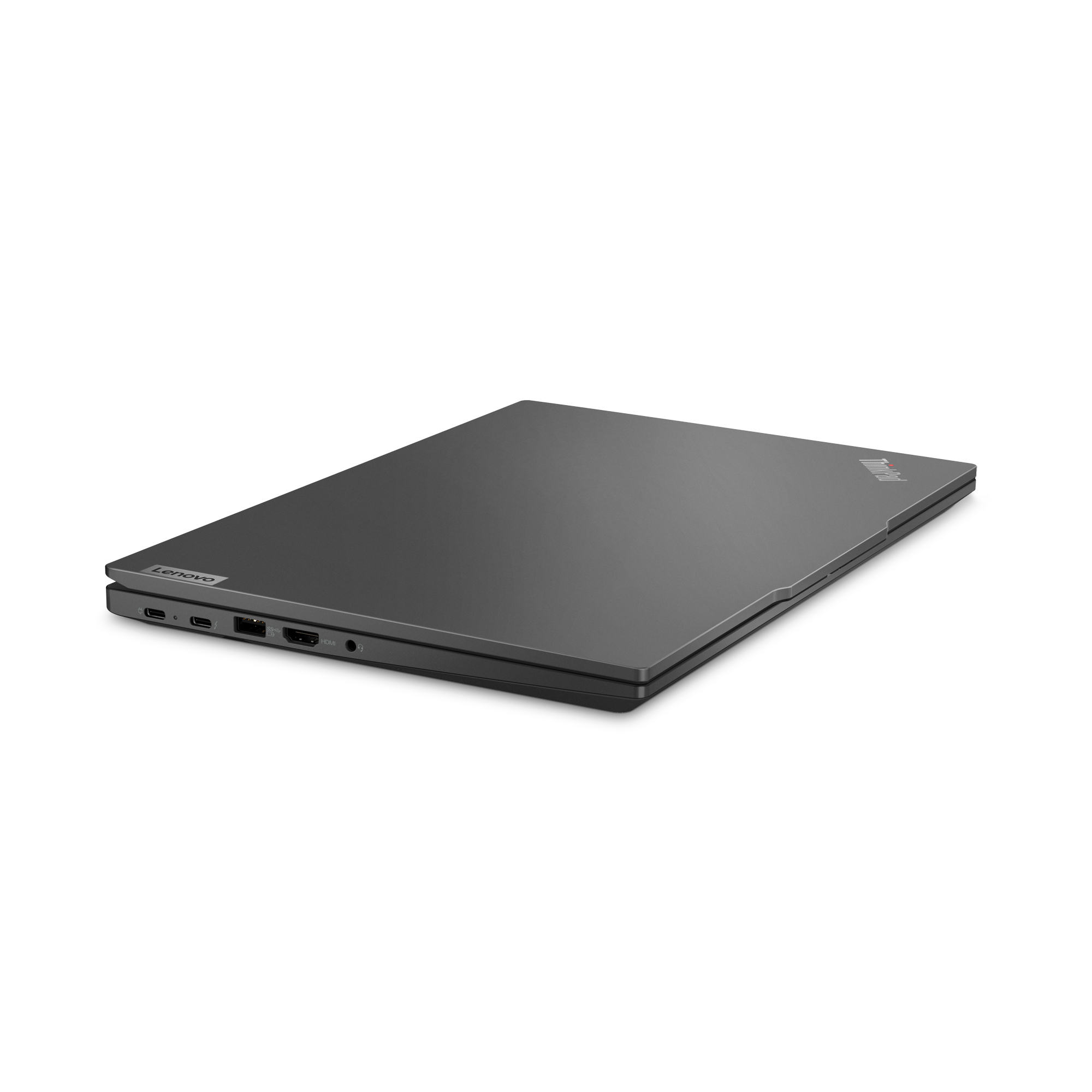 Ordinateur portable gris fermé sur fond blanc. Affiche les ports à gauche et le logo ThinkPad noir à droite.