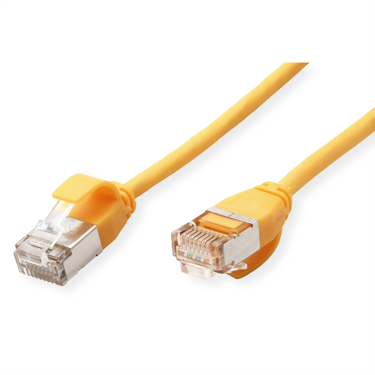 Gelbes Ethernet-Kabel mit Steckern auf weißem Hintergrund.