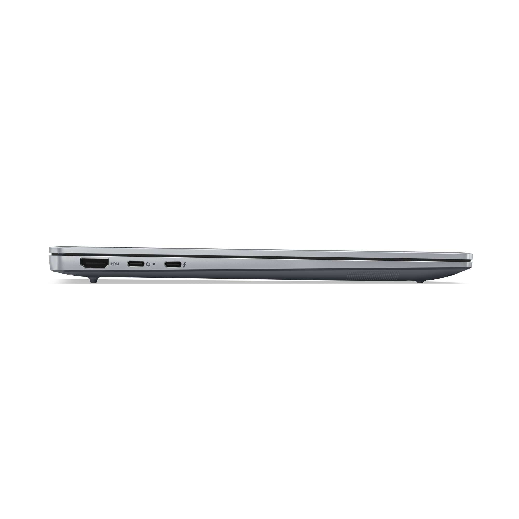 Zijaanzicht laptop. Toont poorten. HDMI, stroom en USB-C poorten zichtbaar. Zilverkleurig.