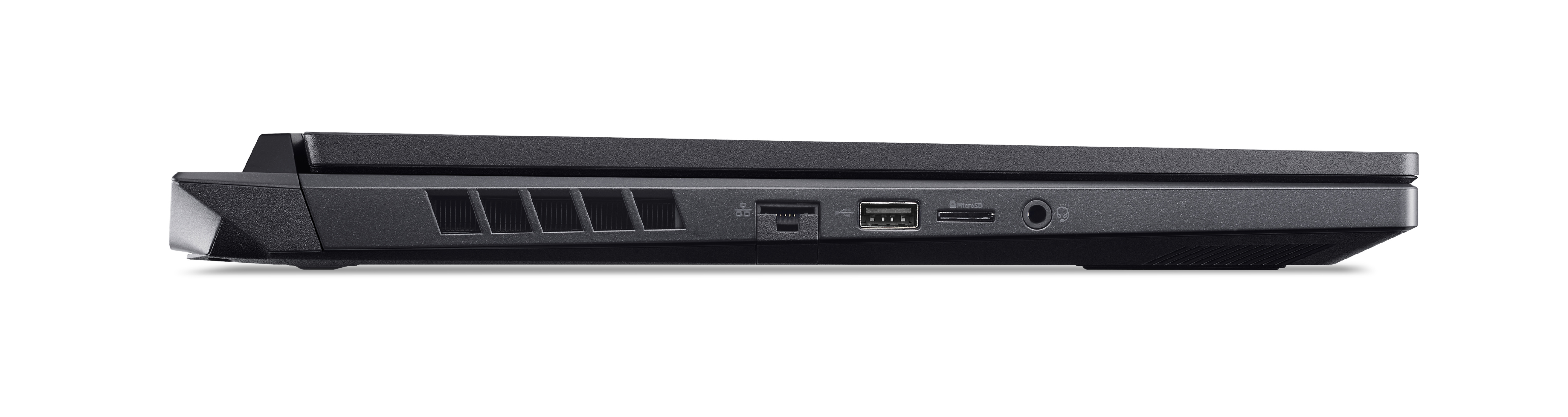 Die Seite eines schwarzen Laptops mit verschiedenen Anschlüssen, sichtbar, auf weißem Hintergrund.
