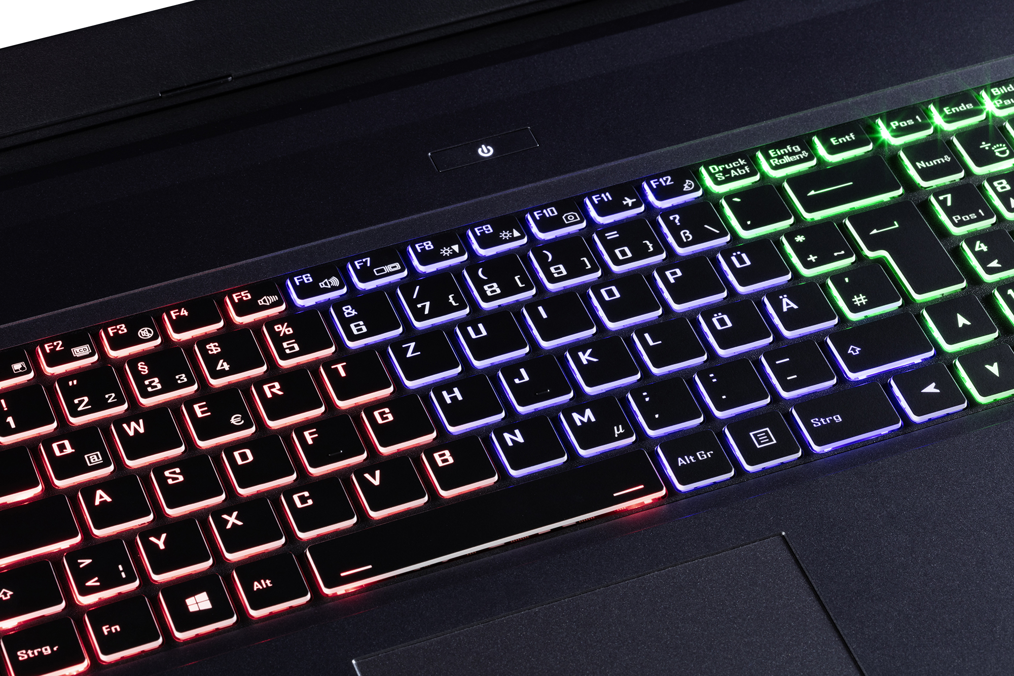 Primo piano di una tastiera per laptop da gioco con retroilluminazione a LED multicolore, che mostra lettere e simboli.