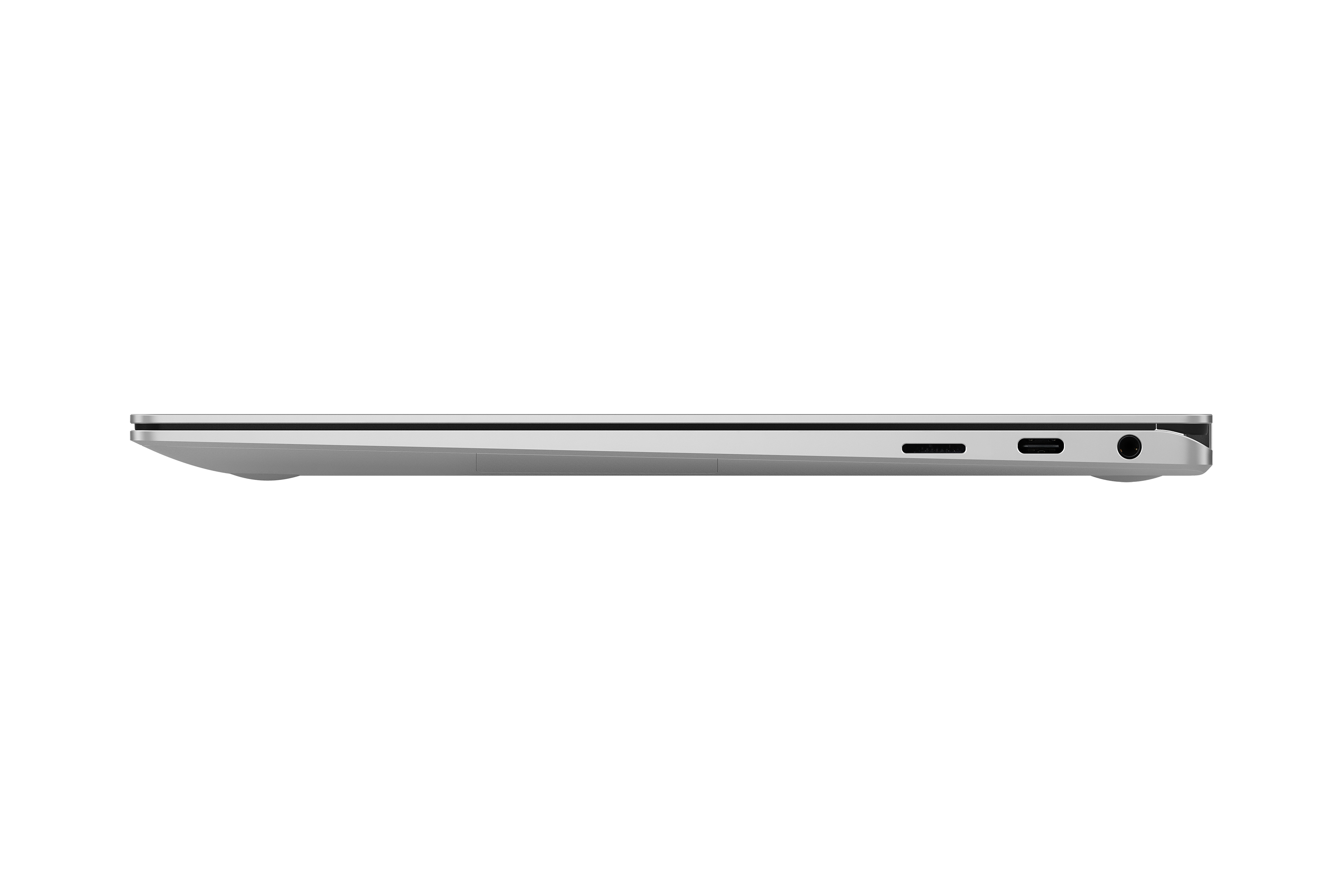 Silberner Laptop, Seitenansicht. Anschlüsse an der Seite des Geräts sichtbar.