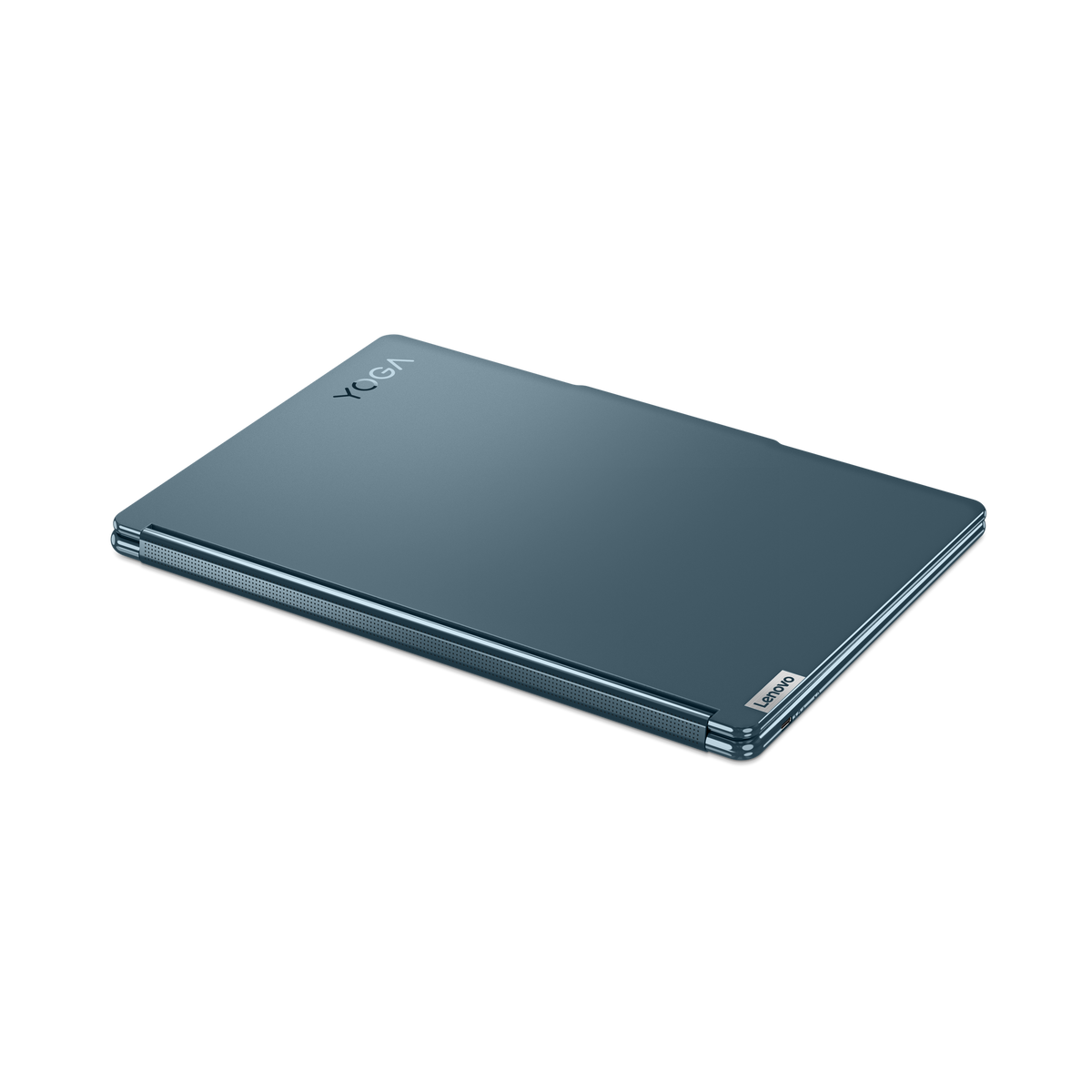 Mavi dizüstü bilgisayar kapalı, açılı görünüm. Lenovo logosu görünür. Siyah arka plan.