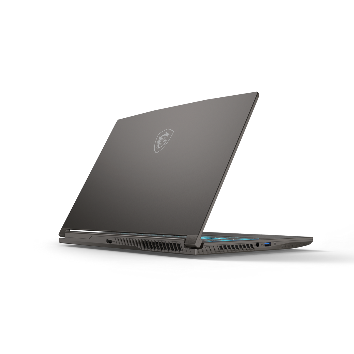 Laptop gris, vista trasera, ligeramente abierto sobre fondo negro, revelando logo.