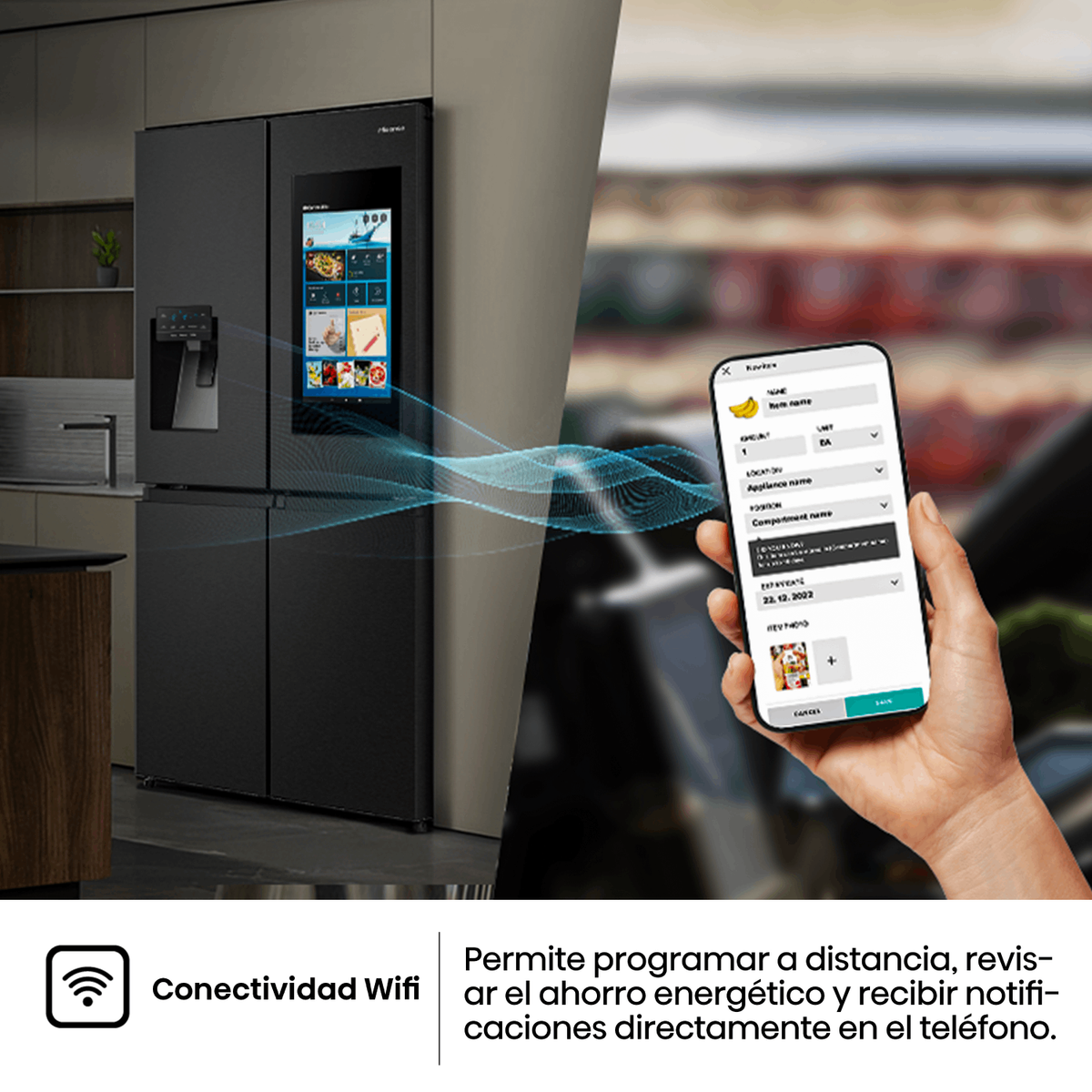 Frigorifero nero con display touchscreen e persona che usa uno smartphone per controllarlo.