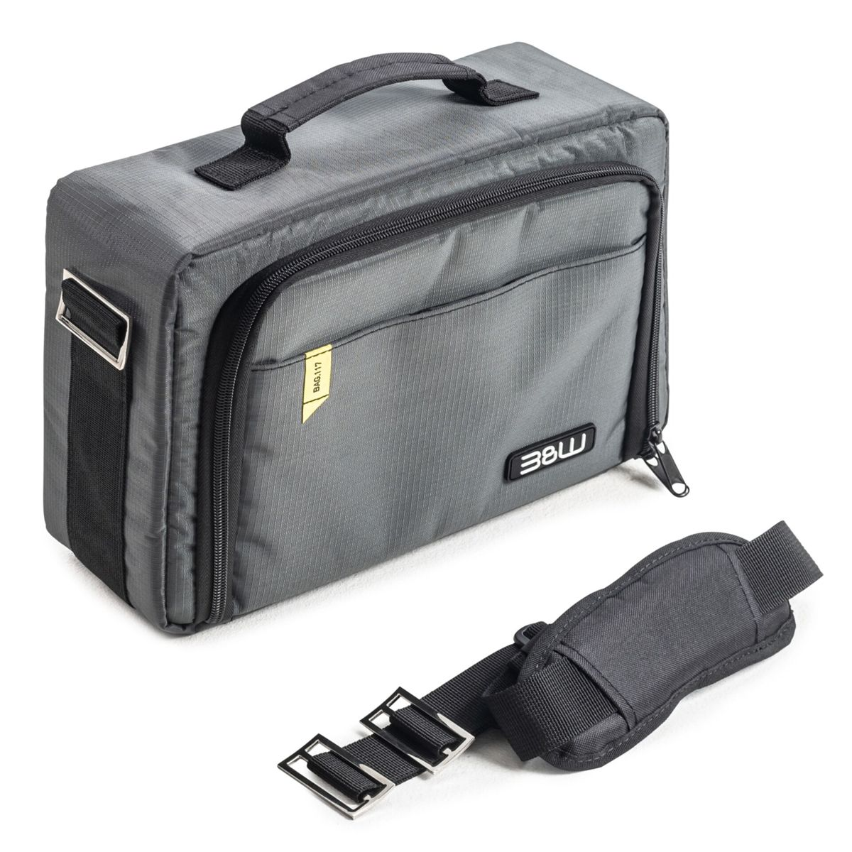 Graue rechteckige Tasche mit Griff und Schulterriemen. Weißer Hintergrund.