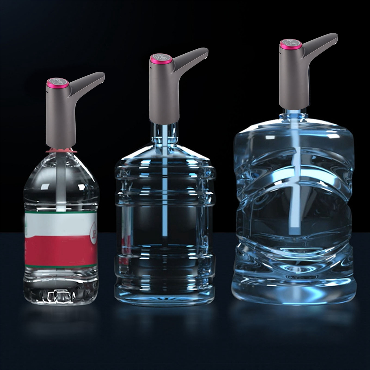 Drei Wasserflaschen mit elektrischen Pumpen, die Wasser abgeben.