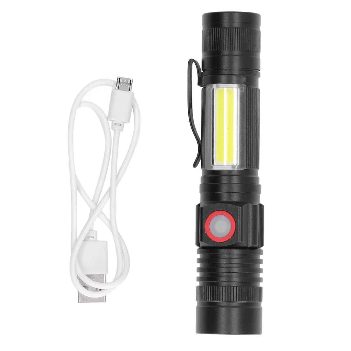 Schwarze Taschenlampe mit Ladekabel daneben, auf weißem Hintergrund.