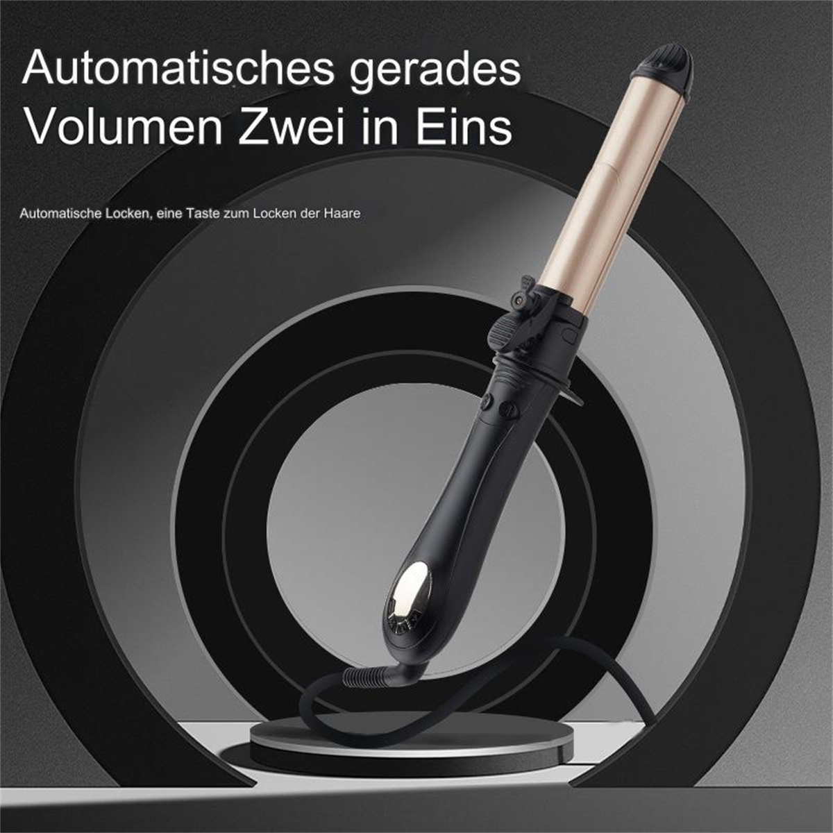 Schwarz-goldener Lockenstab mit schwarzem Griff, vor dunklem, grauem, kreisförmigem Hintergrund mit Text.