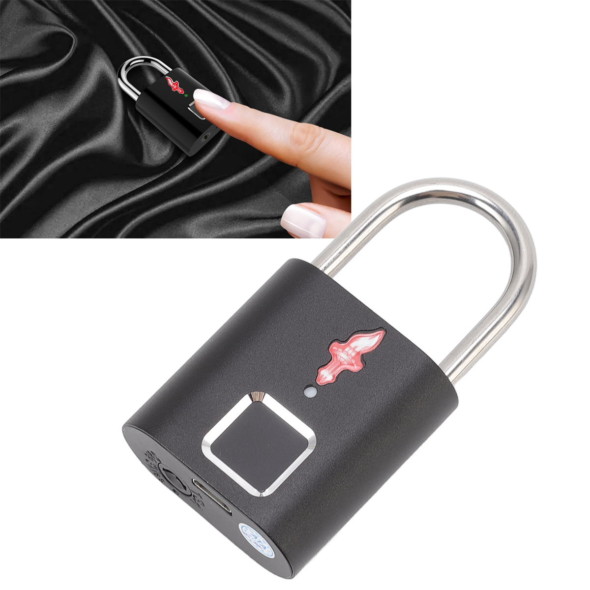 Ein schwarzes Vorhängeschloss mit Fingerabdruckscanner. Ein Finger berührt den Scanner. Schwarzer Satin-Stoff im Hintergrund.