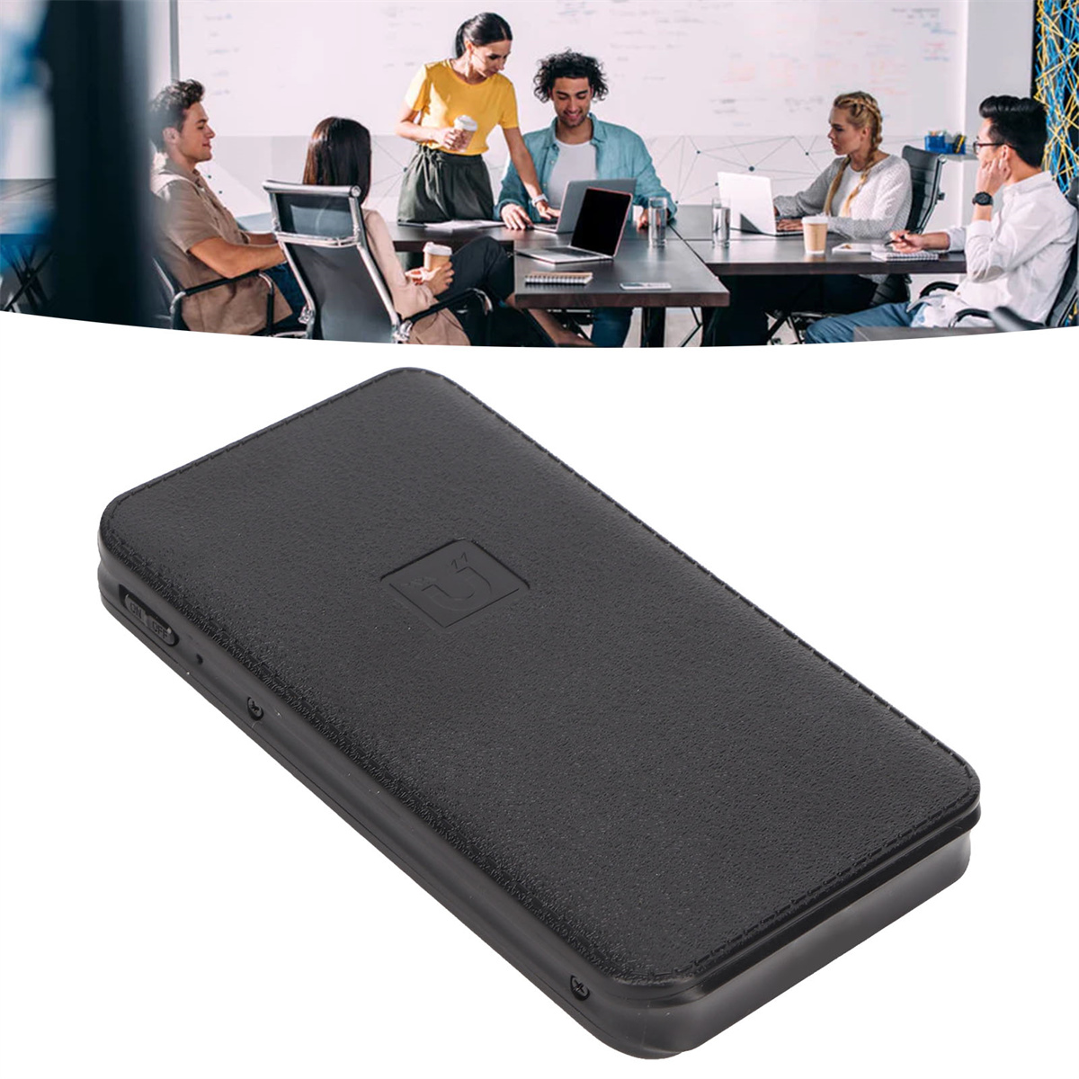 Ein schwarzes Tablet mit einer Gruppe von Leuten in einer Besprechung. Der Hintergrund ist verschwommen.