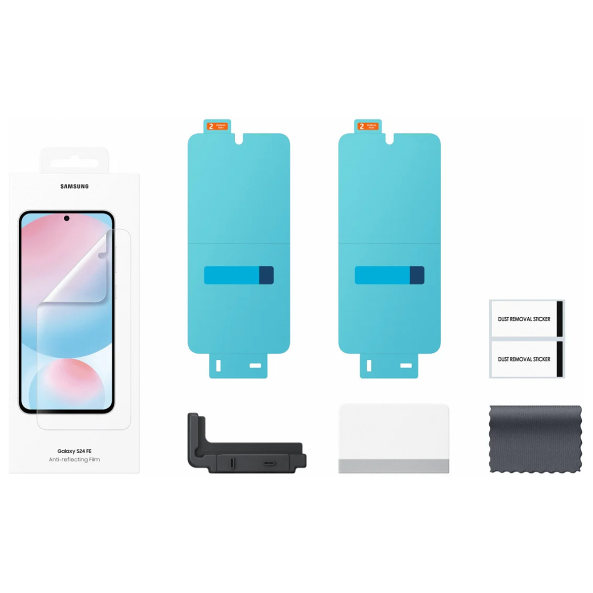 Zestaw ochronny ekranu Samsung Galaxy S24 FE. Zawiera folię, aplikatory i narzędzia czyszczące. Białe tło.