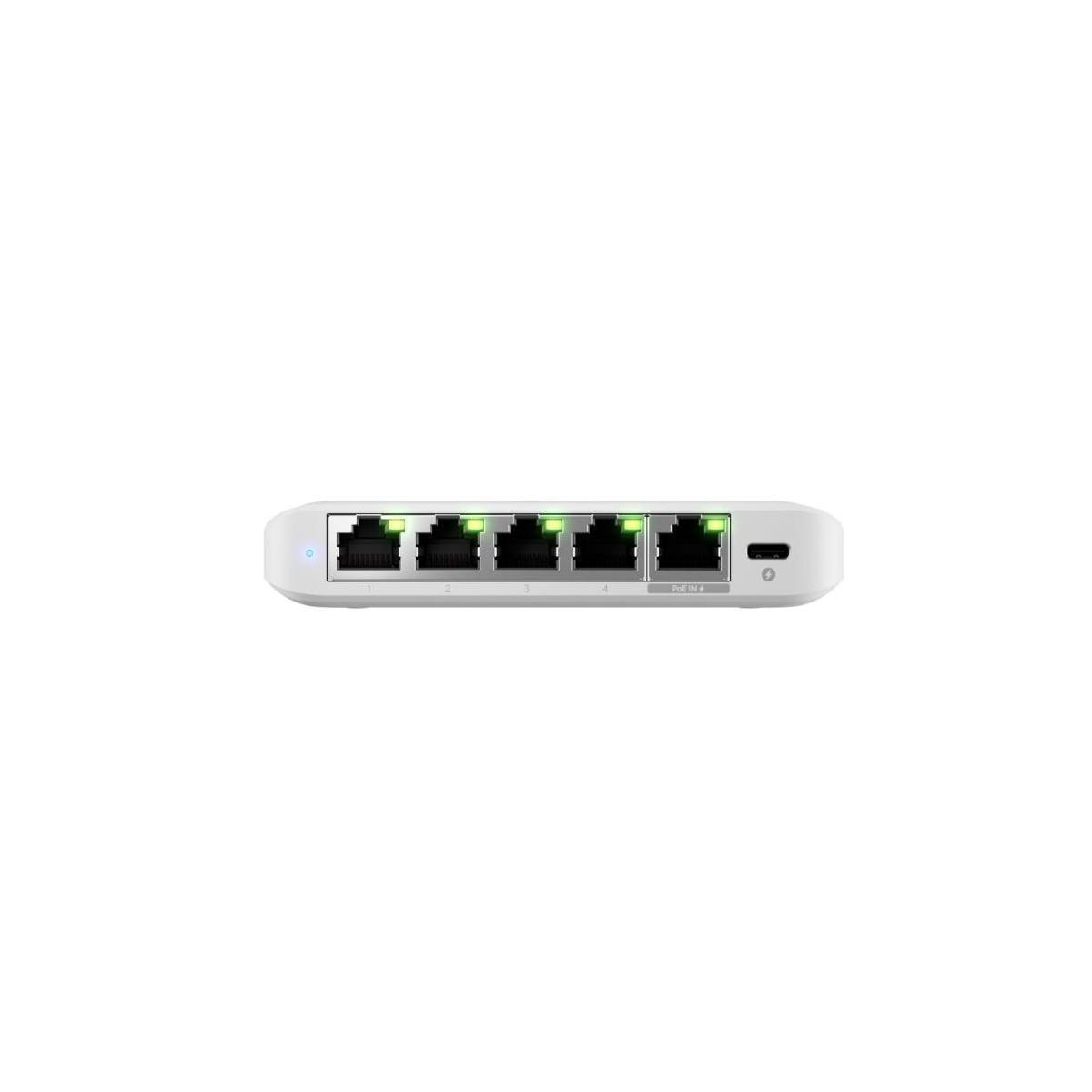 Weißer Netzwerk-Switch mit fünf Ports und USB-C-Anschluss auf weißer Oberfläche.