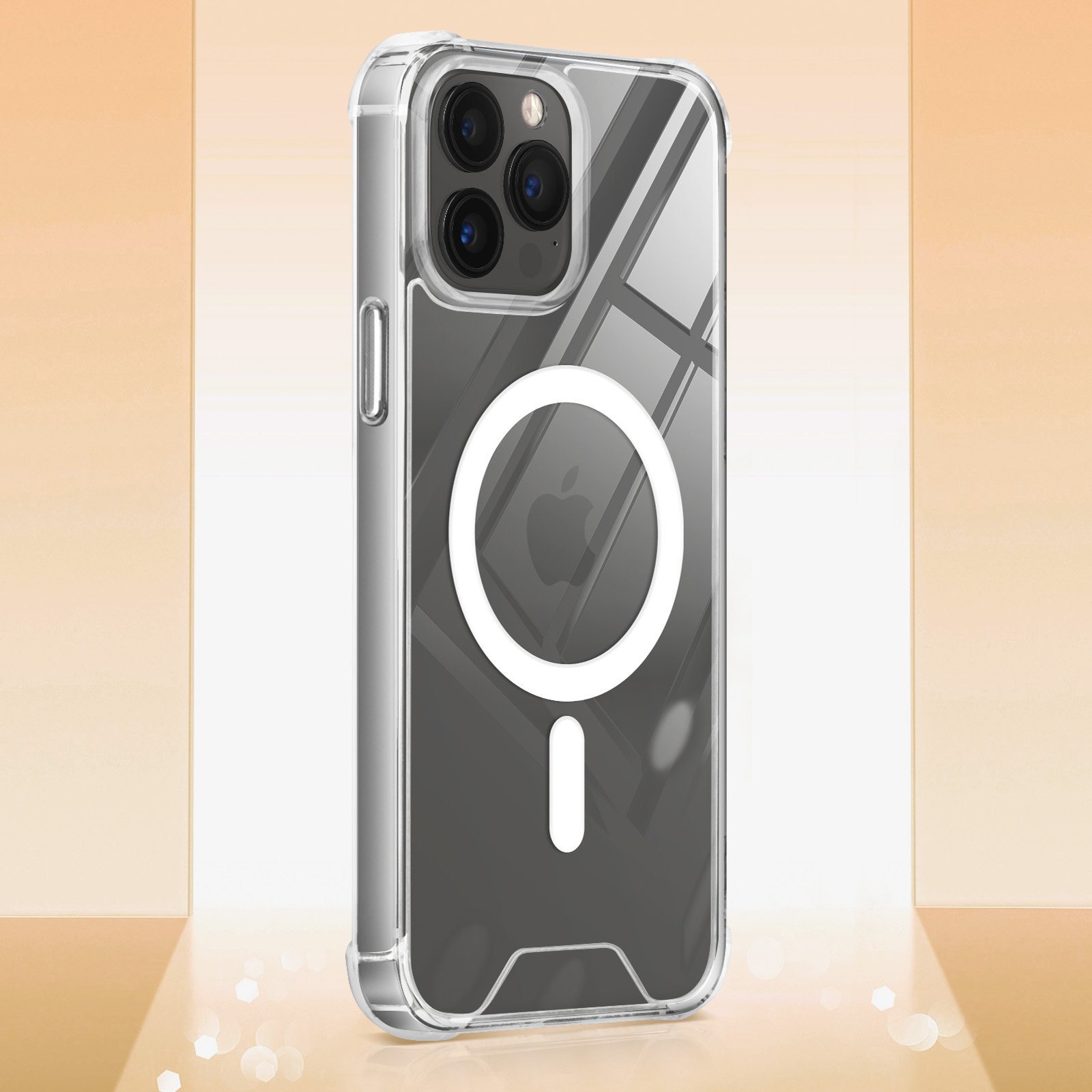 Een transparante telefoonhoes met een witte cirkel en Apple-logo, over een telefoon met drie lenzen.