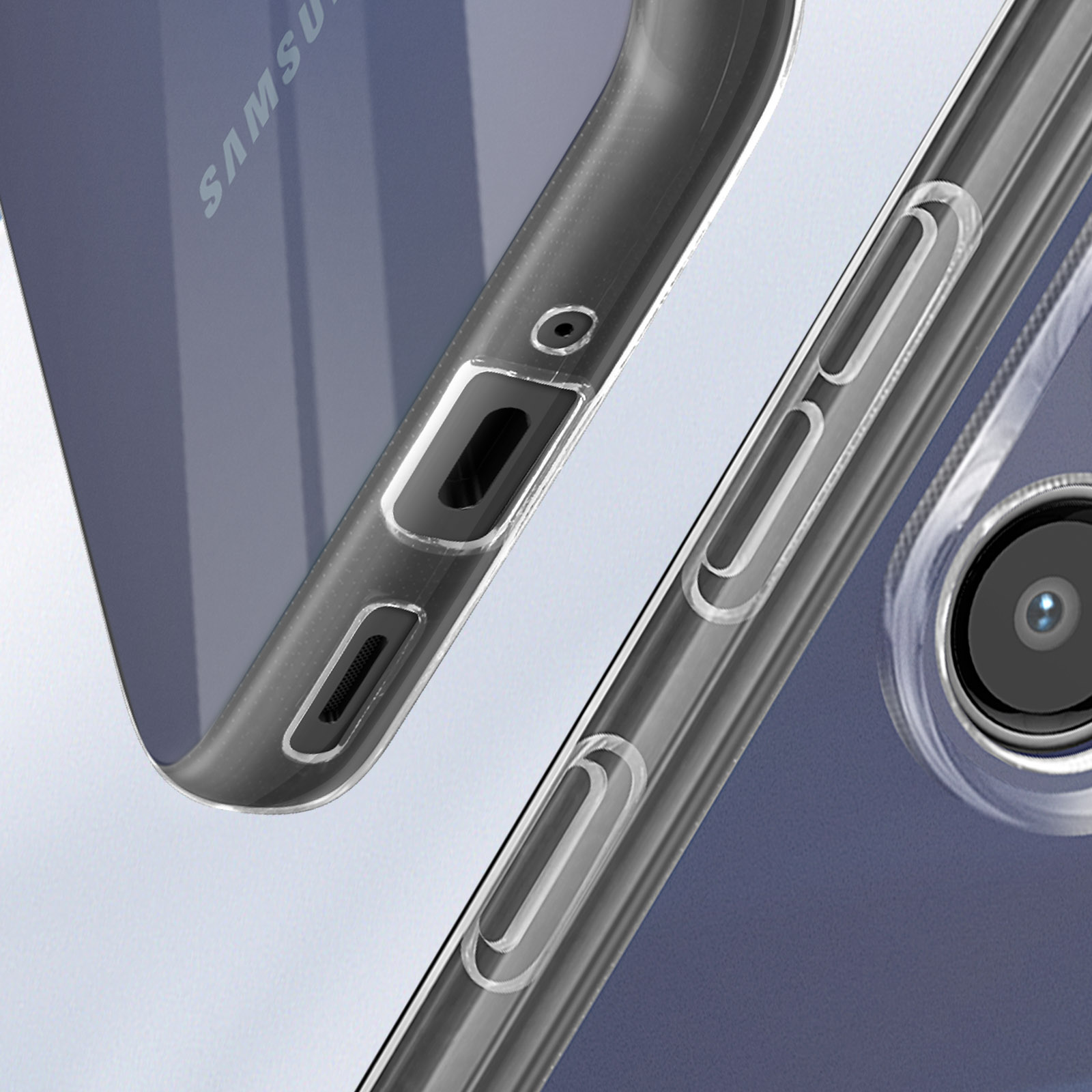 Primo piano di una custodia trasparente per telefono con pulsanti e aperture visibili.