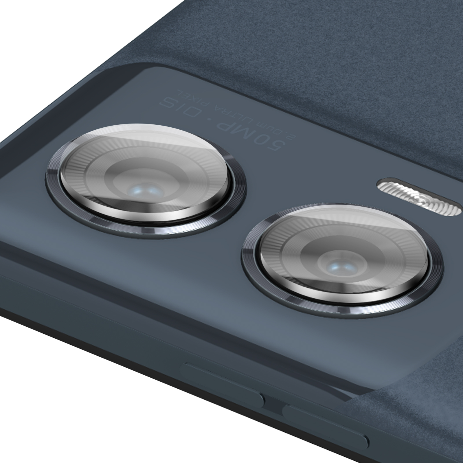 Primo piano di uno smartphone blu scuro con due fotocamere. Le lenti della fotocamera sono visibili.