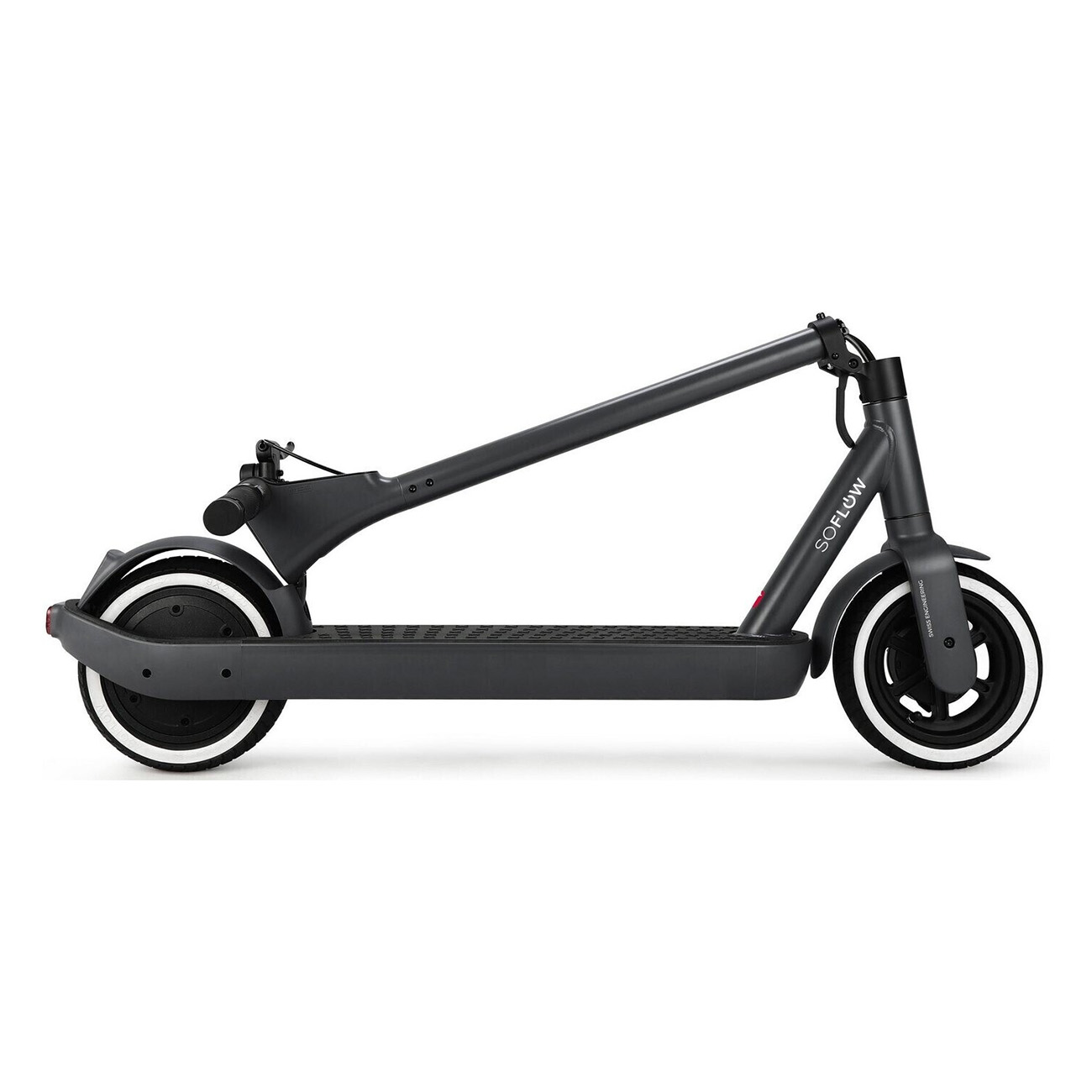 Scooter elettrico grigio con pneumatici bordati di bianco, su sfondo bianco. Piegato.
