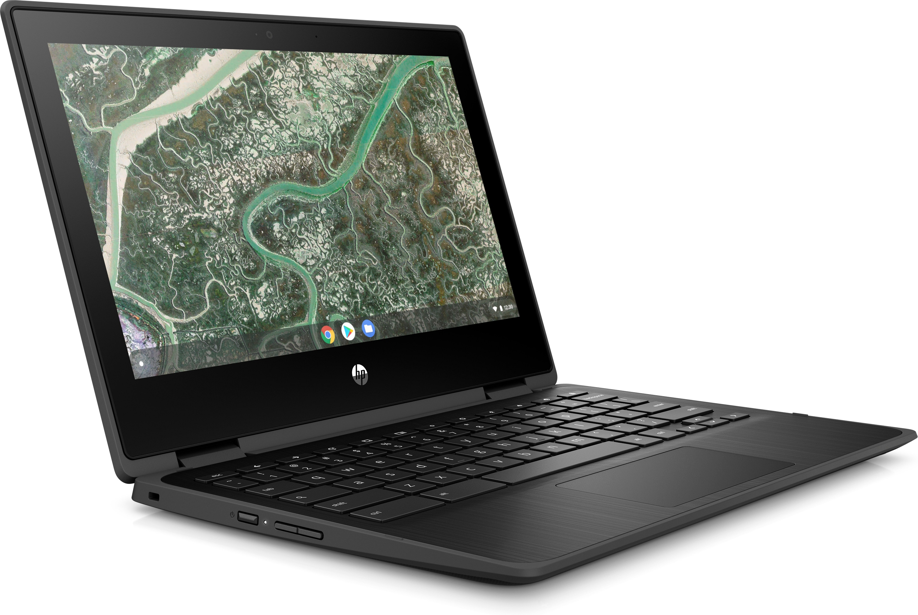 Chromebook HP negro, abierto. Pantalla muestra una escena de paisaje. Teclado negro.
