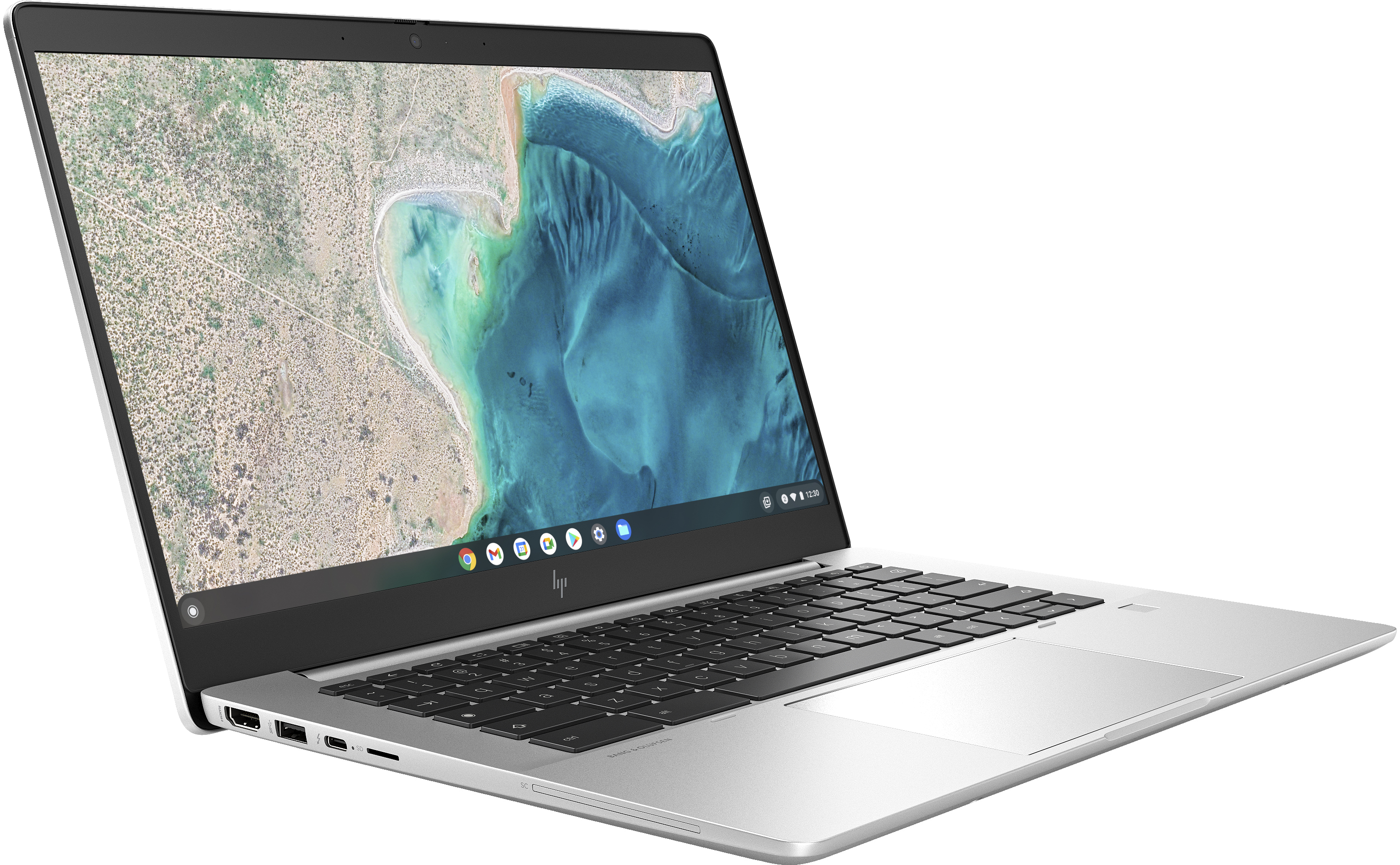 Srebrny laptop na białym tle z otwartym ekranem z mapą.
