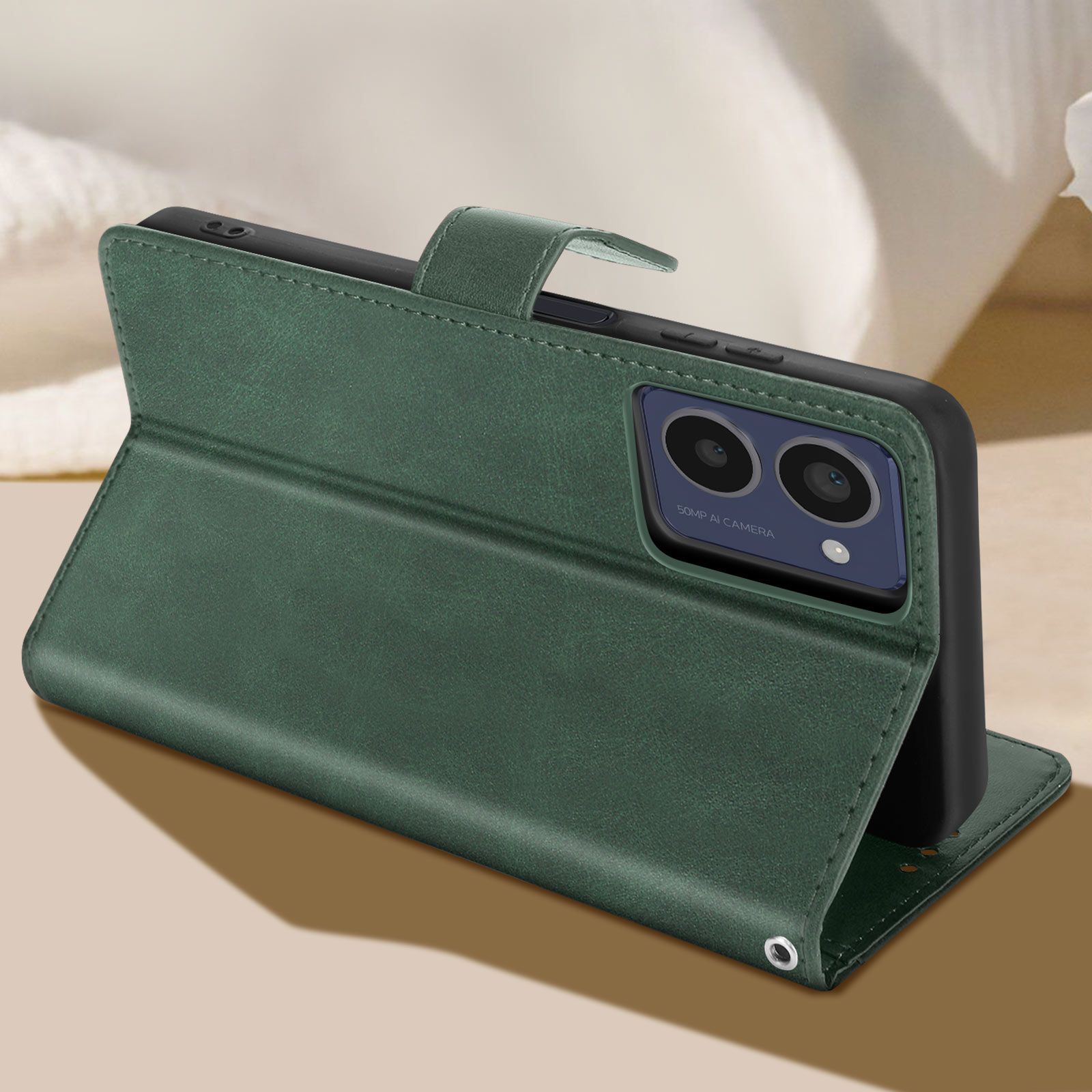 Una custodia verde per telefono, che mostra il telefono e la fotocamera. La custodia è aperta.