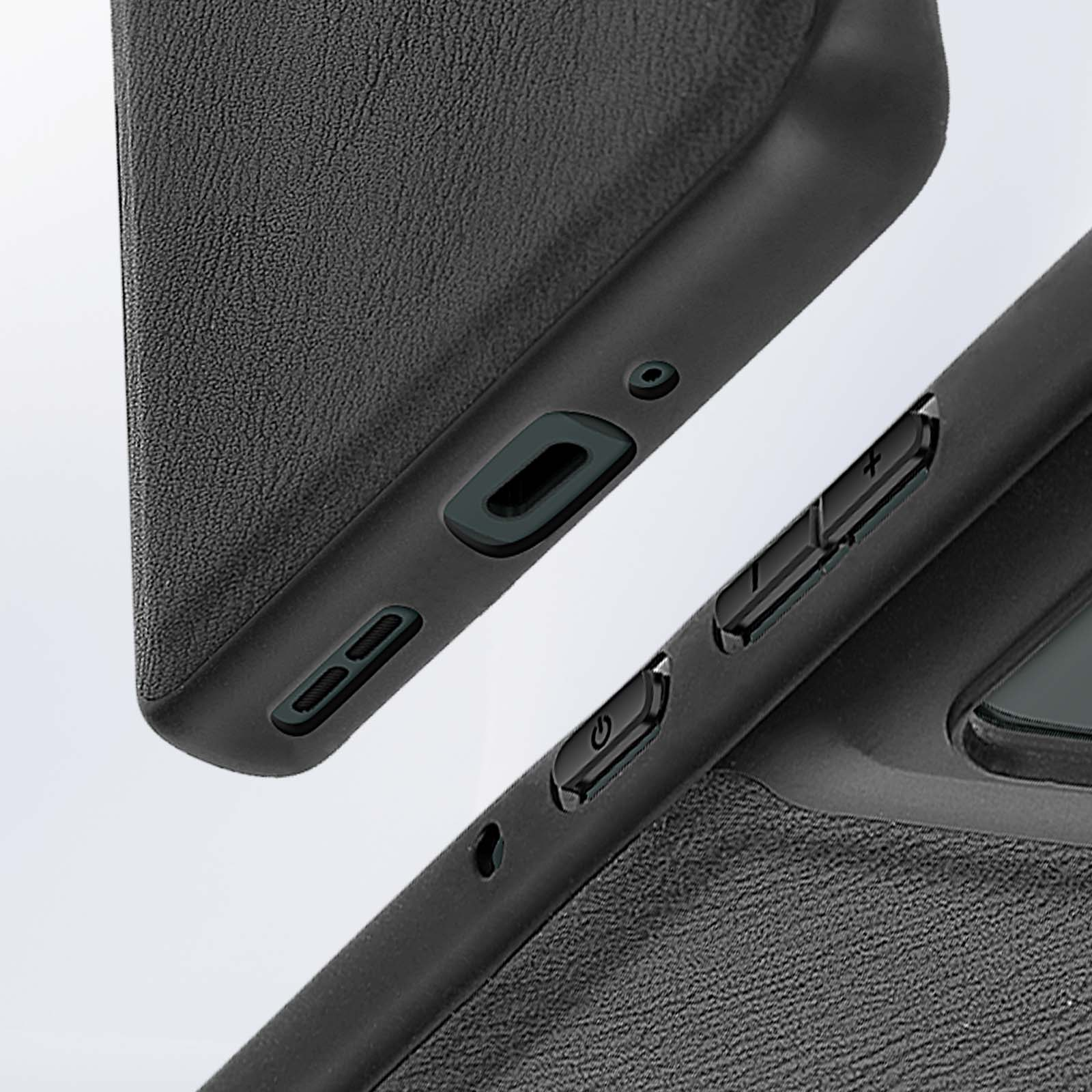 Primer plano de una funda negra para teléfono. Mostrando puertos, botones y textura.