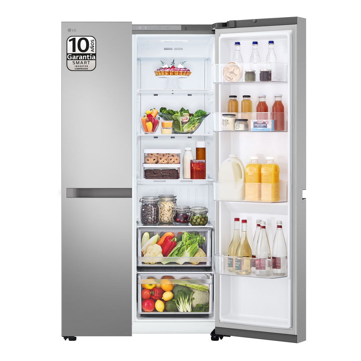 Refrigerador LG con ambas puertas abiertas, mostrando estantes con alimentos y bebidas dentro.