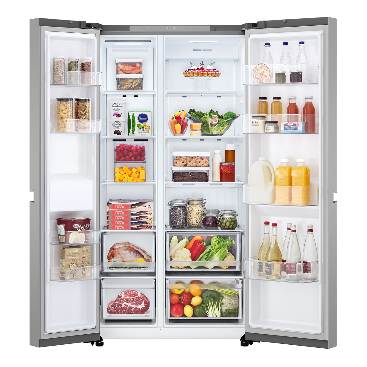 Refrigerador abierto con alimentos. Frutas, verduras y productos envasados son visibles en estantes y cajones.