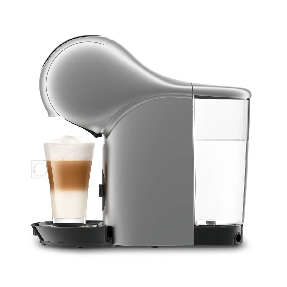 Una macchina per il caffè con un bicchiere di latte macchiato a sinistra.