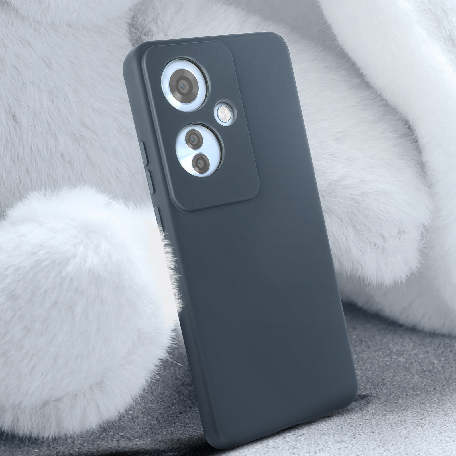 Custodia per telefono grigio scuro. La custodia copre la parte posteriore del telefono. La custodia ha ritagli per la fotocamera. Lo sfondo è una soffice coperta bianca.