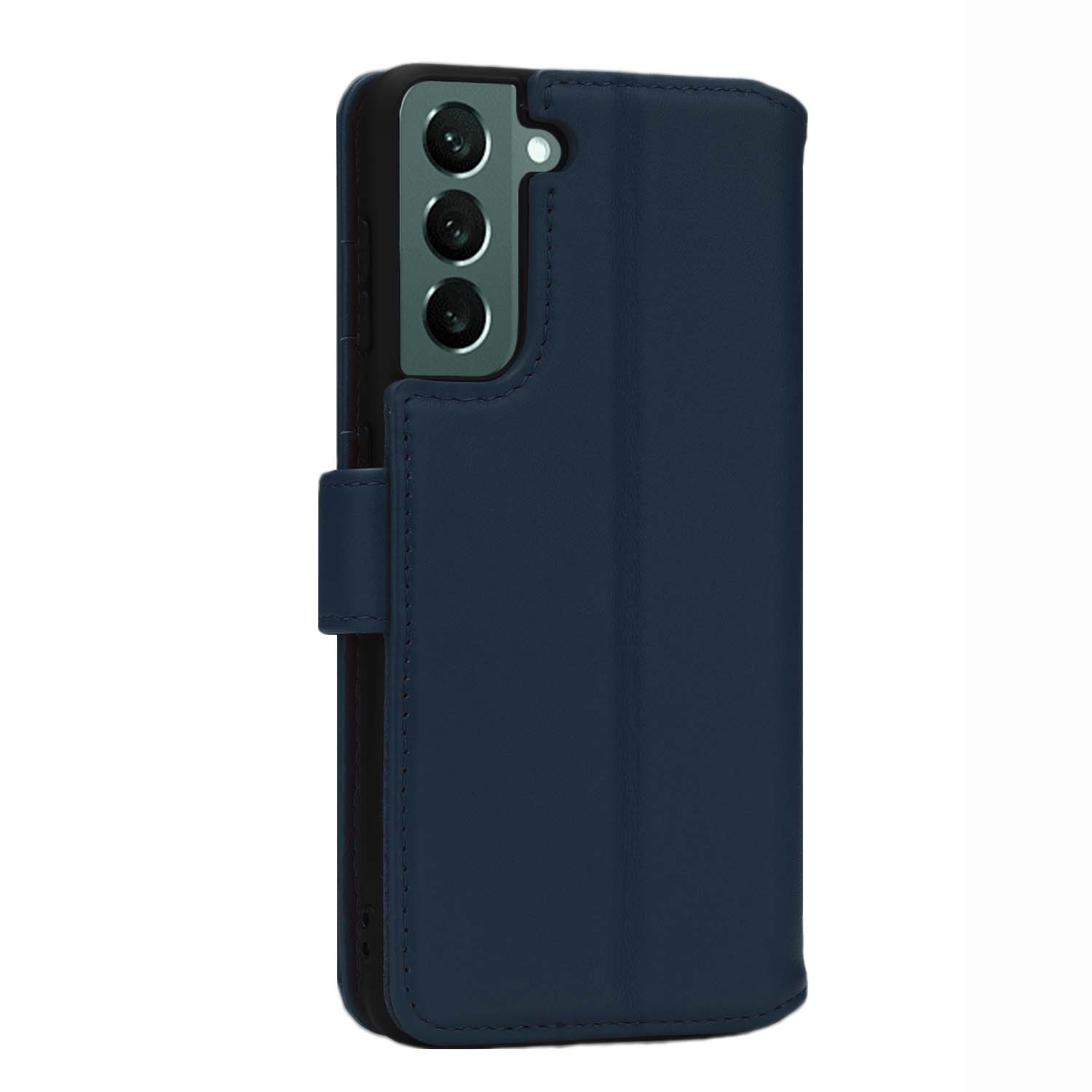 Étui de téléphone bleu avec un téléphone à l'intérieur. Le téléphone a trois caméras. Fond blanc.