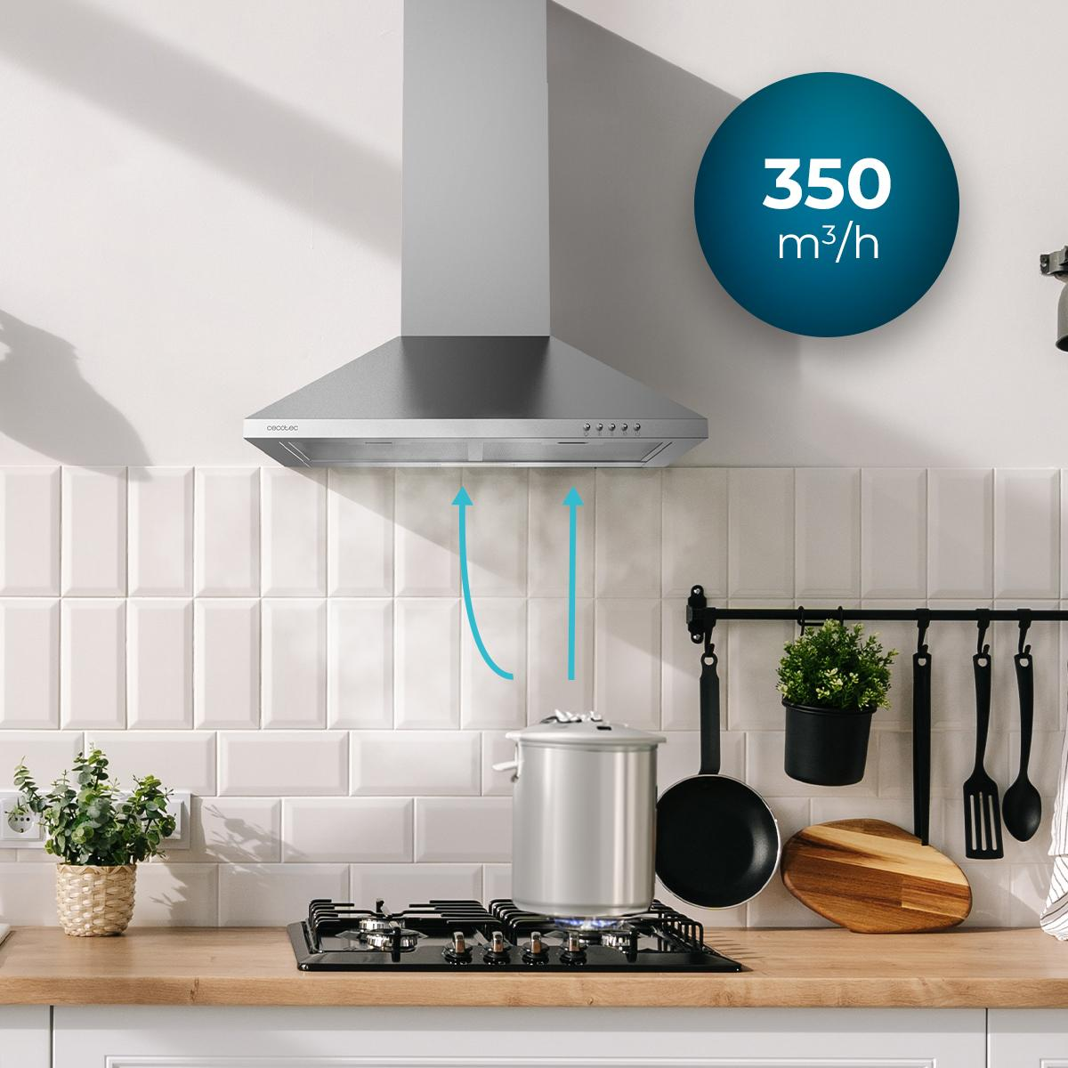 Campana extractora de acero inoxidable sobre una estufa con una olla. Flechas azules indican el flujo de aire.