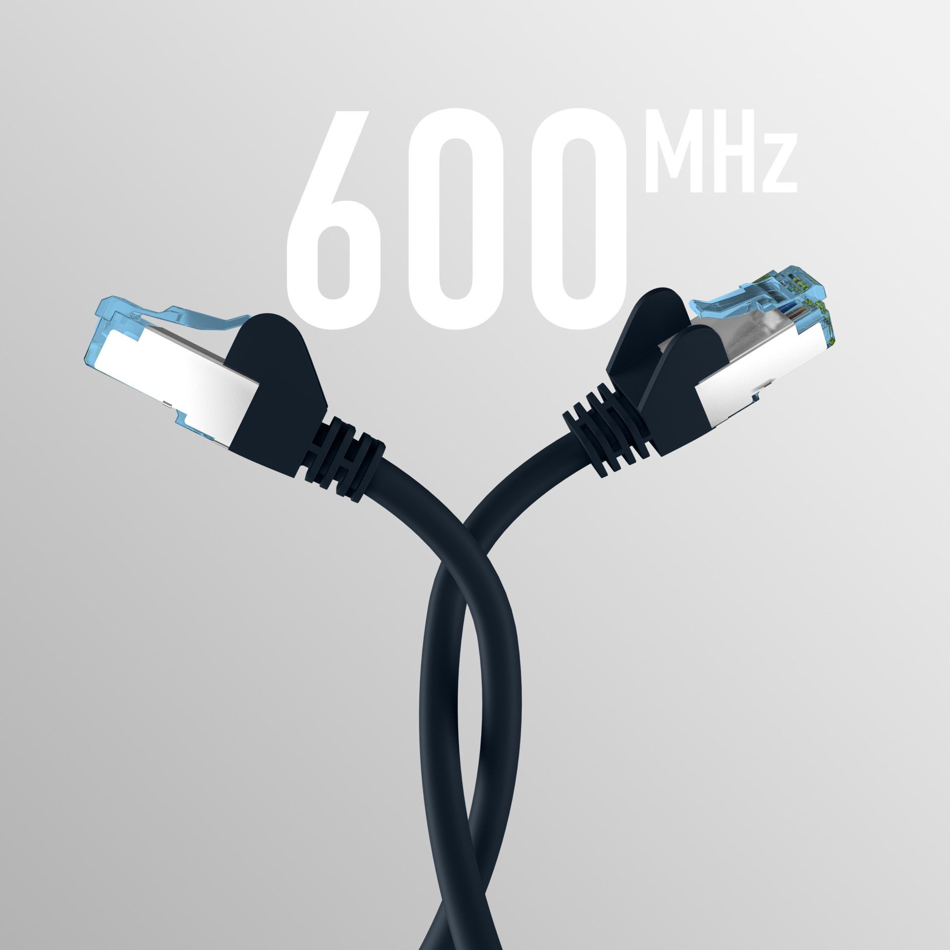 Zwei schwarze Netzwerkkabel mit blauen Steckern und dem Text 600 MHz.