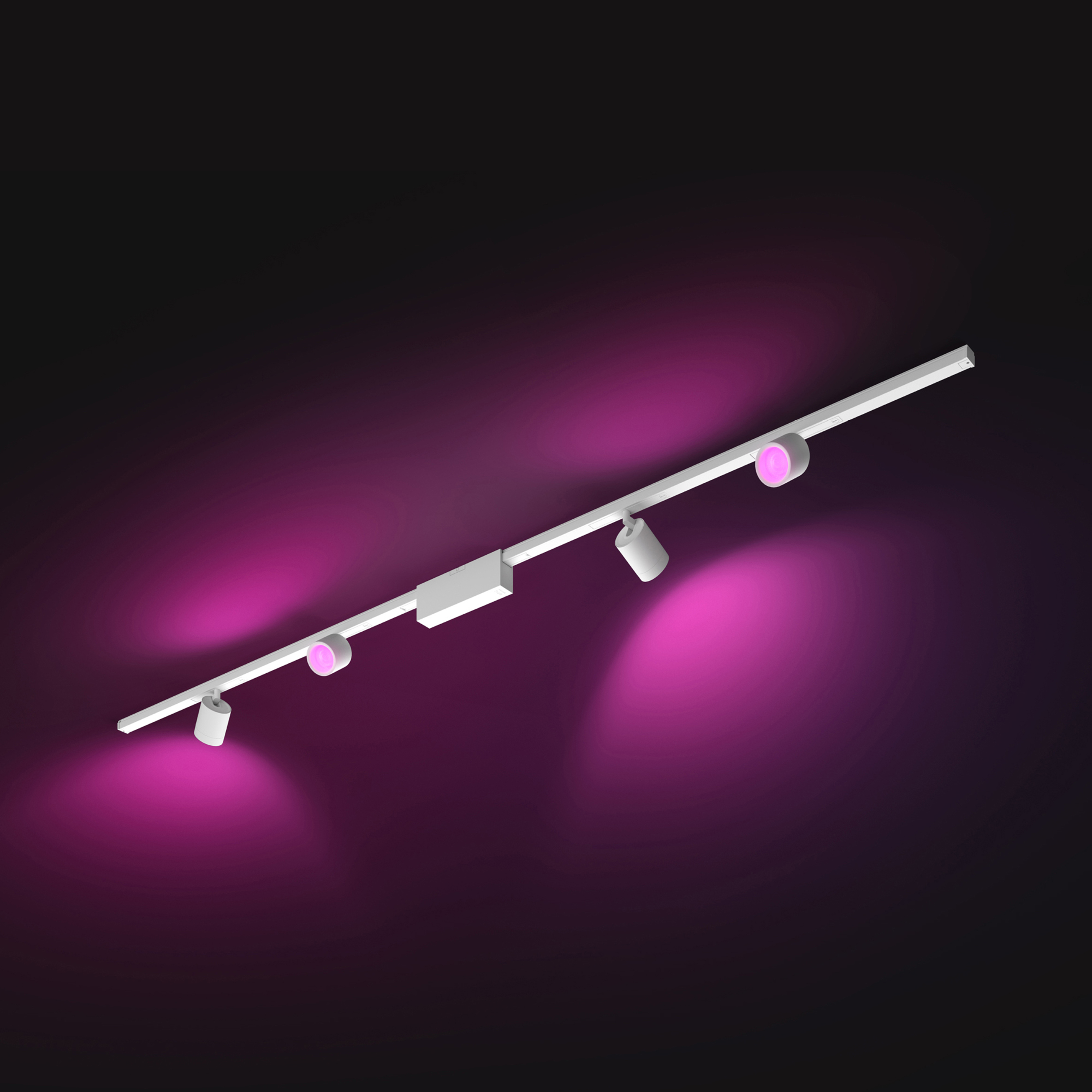 Un système d'éclairage sur rail blanc avec quatre spots, sur fond violet foncé.