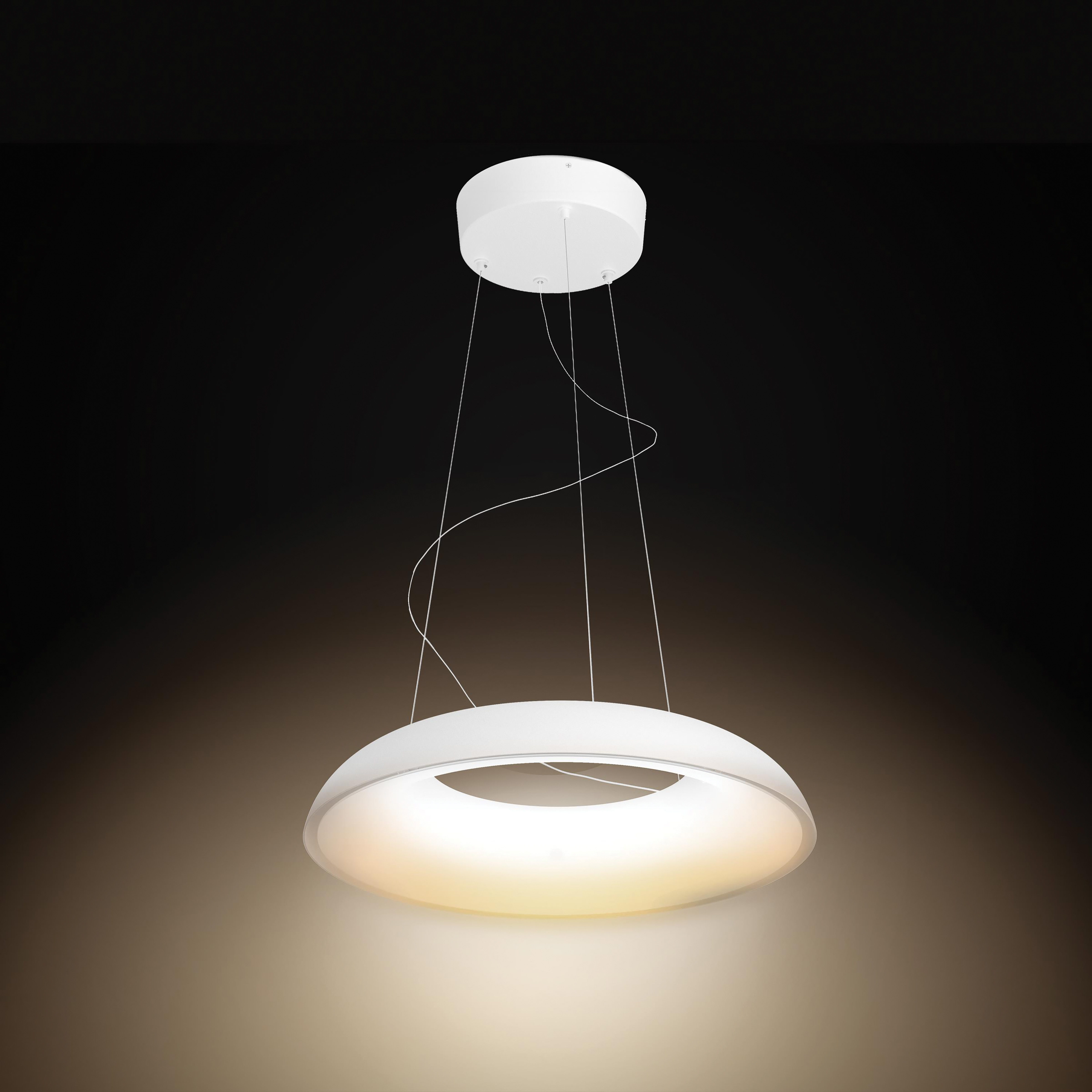 Lustre moderne circulaire blanc. Fond dégradé noir à clair. La lumière est au centre.