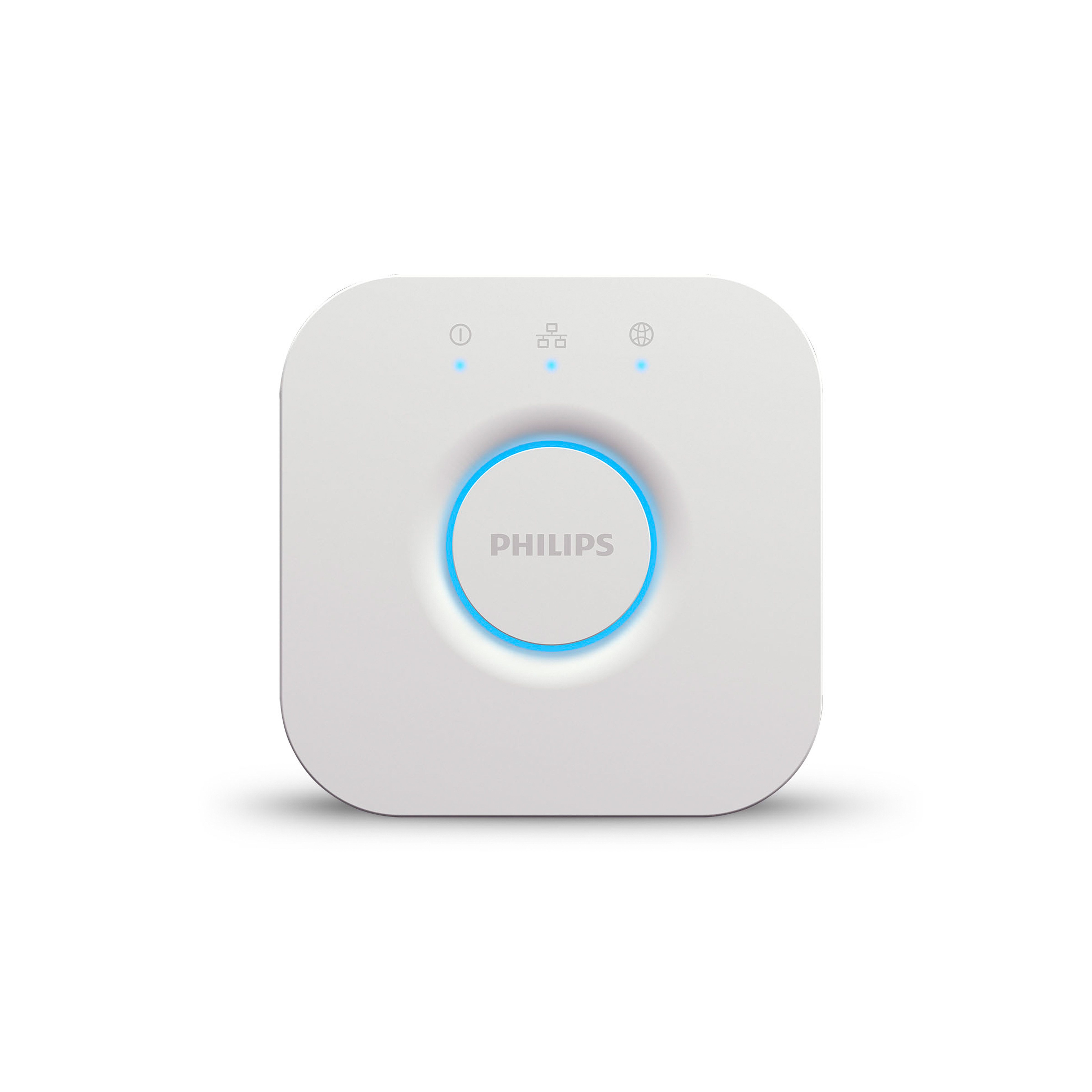 Merkezinde mavi bir ışık halkası bulunan beyaz Philips Hue köprüsü.