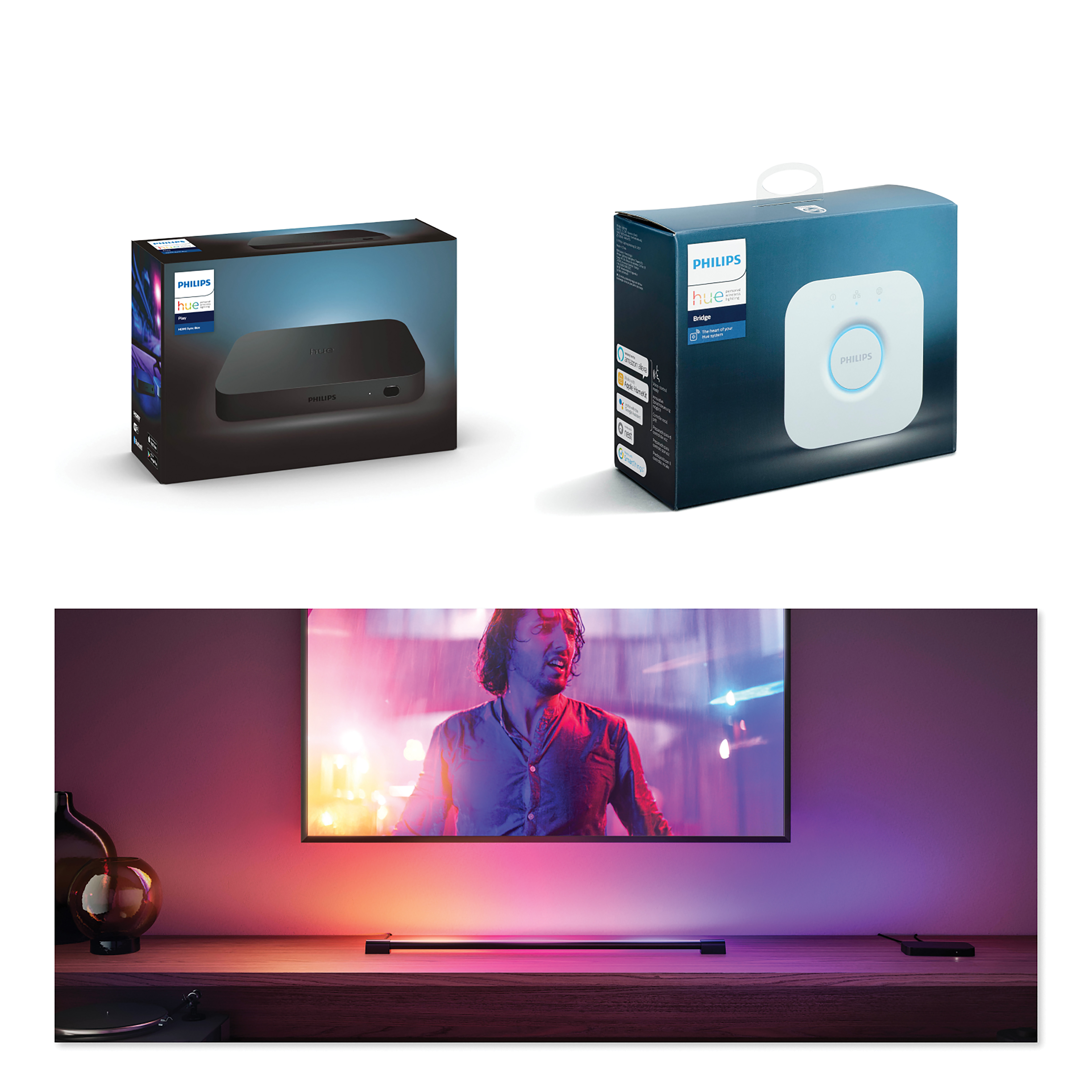 İki kutu ve bir TV kurulumu. Kutularda Philips Hue markası var. TV açık.