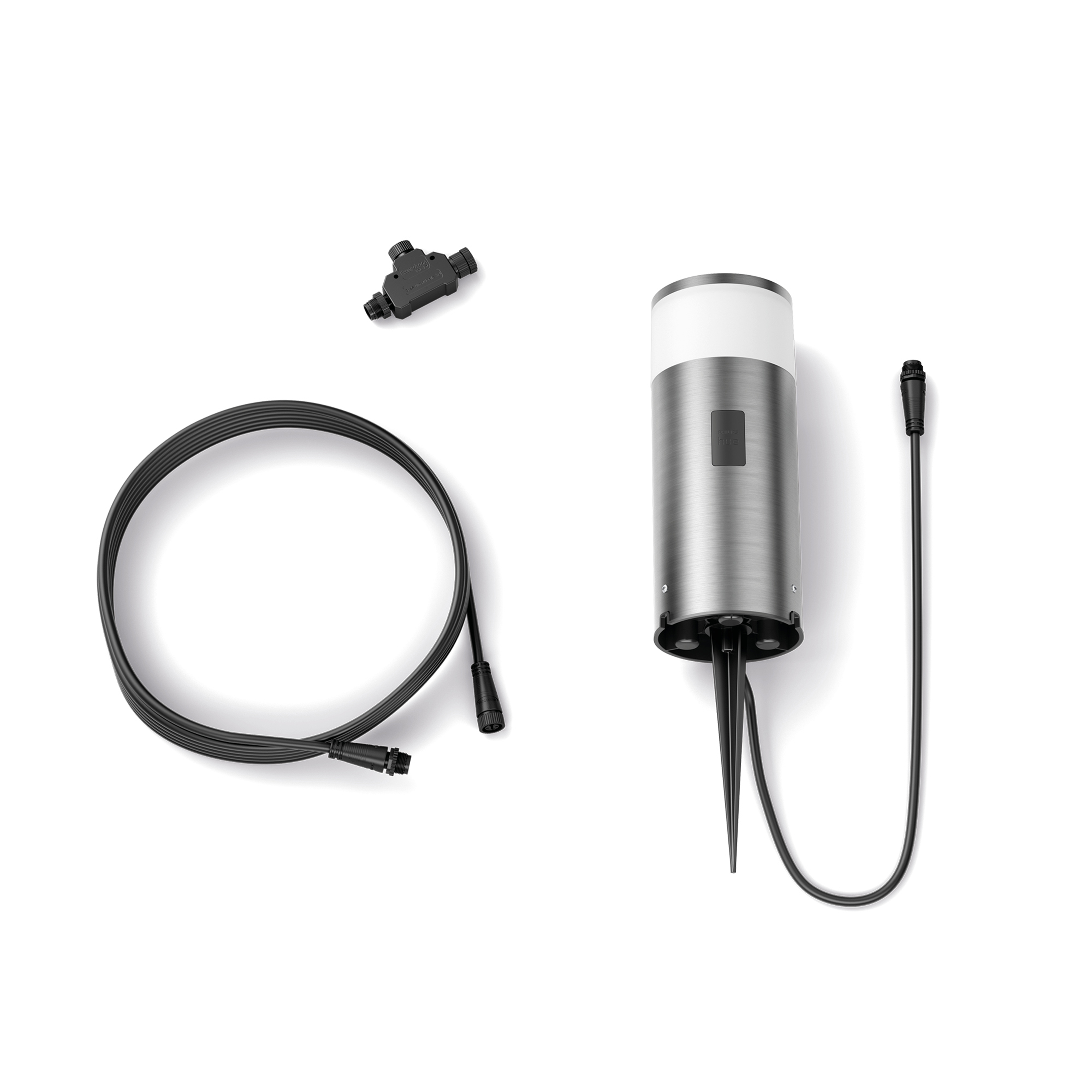 Een buitenverlichtingssysteem met een lamp, kabel en connector op een witte achtergrond.
