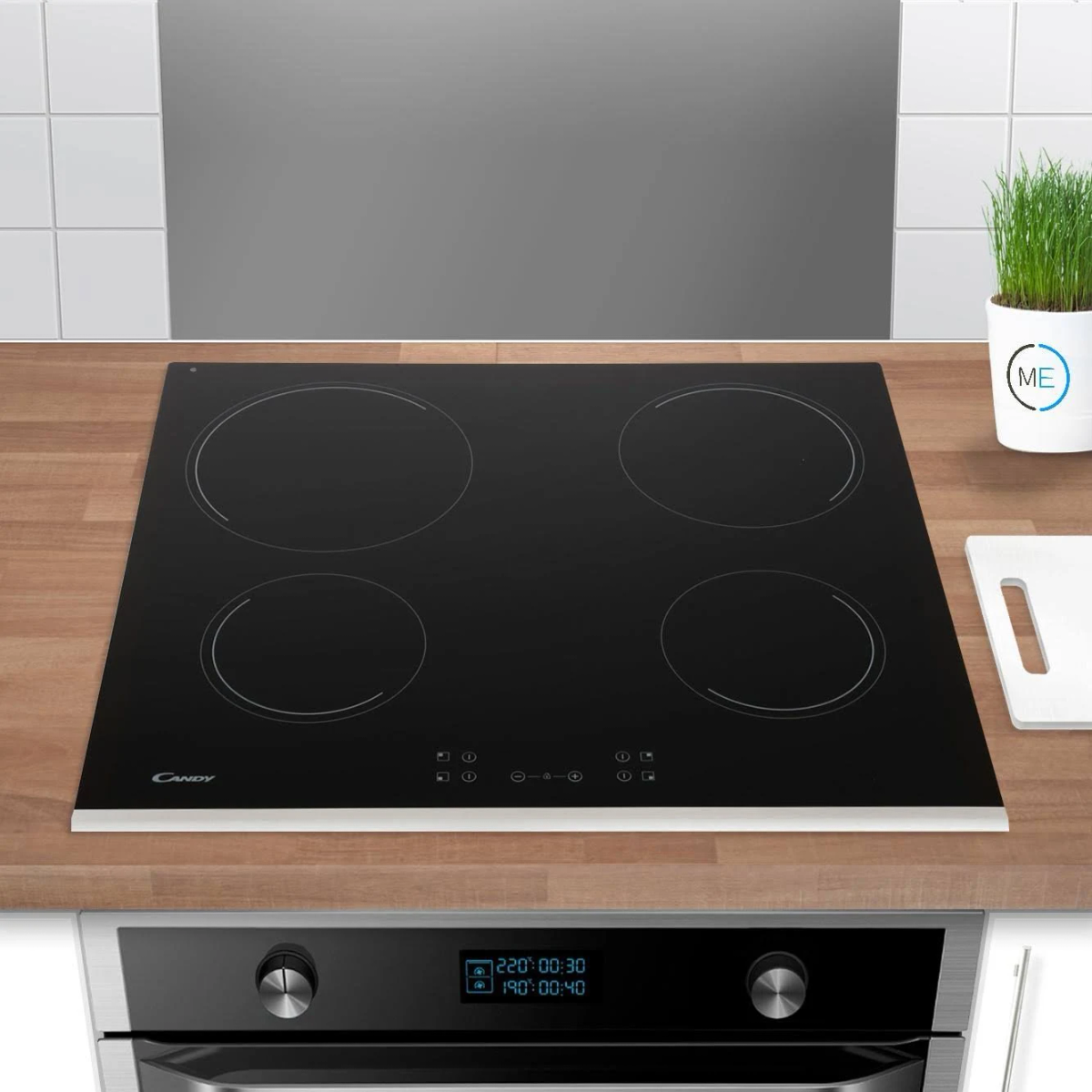 Smartwatch z jasnozielonym paskiem i cyfrowym wyświetlaczem.