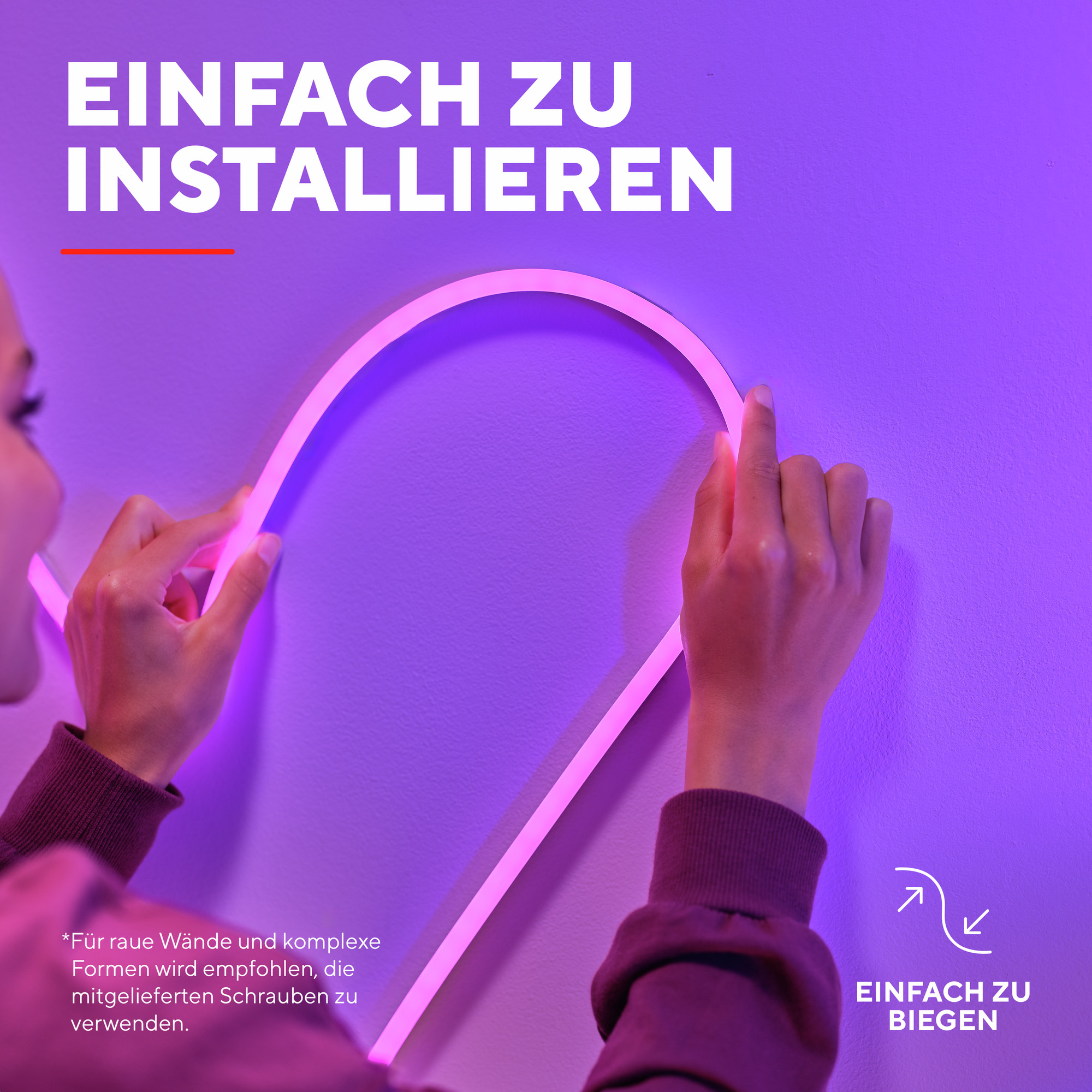 Eine Person installiert eine flexible Neonleuchte an einer lila Wand. Der Text lautet: Einfach zu installieren.