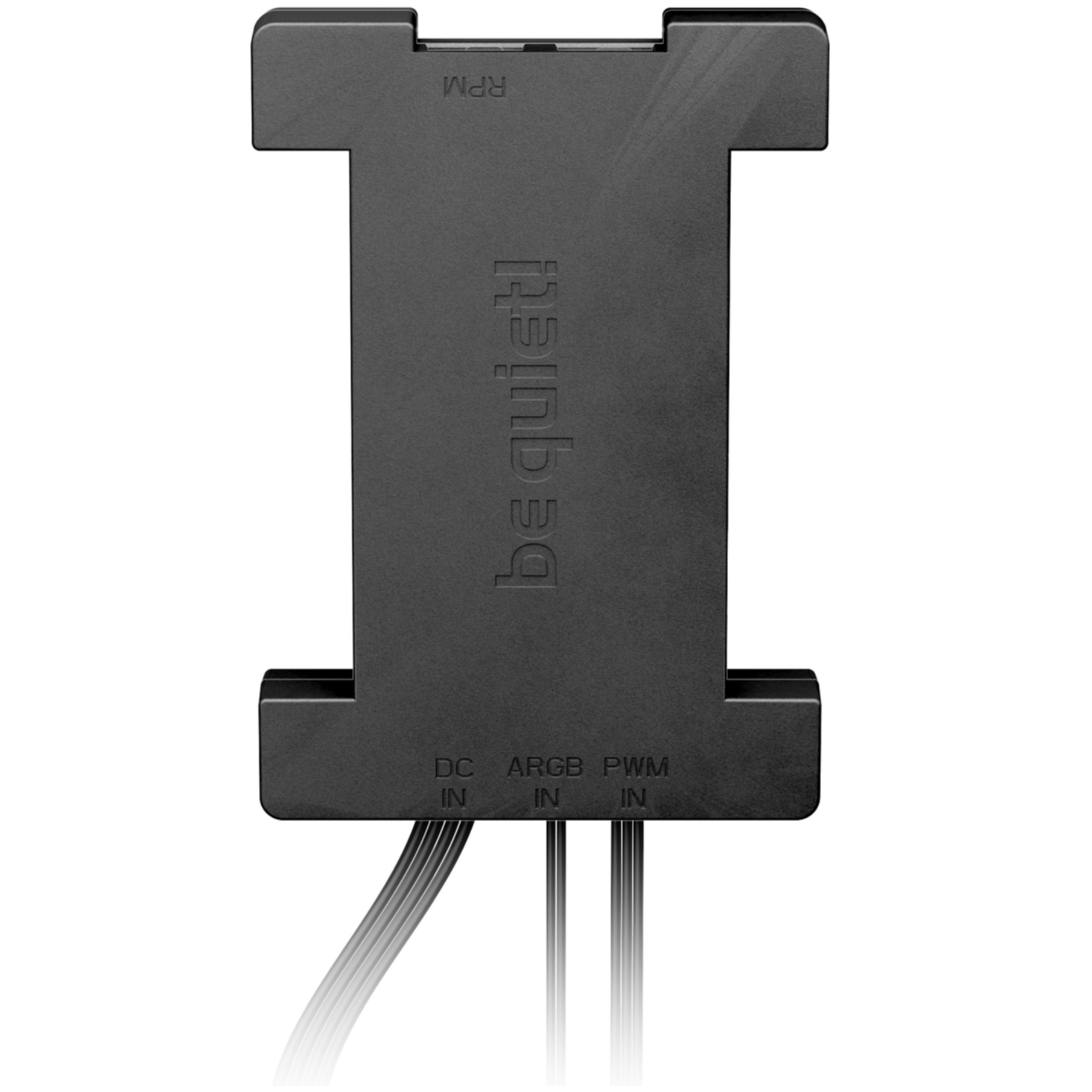 Czarny kontroler wentylatora be quiet! z podłączonymi przewodami. Tekst na górze.