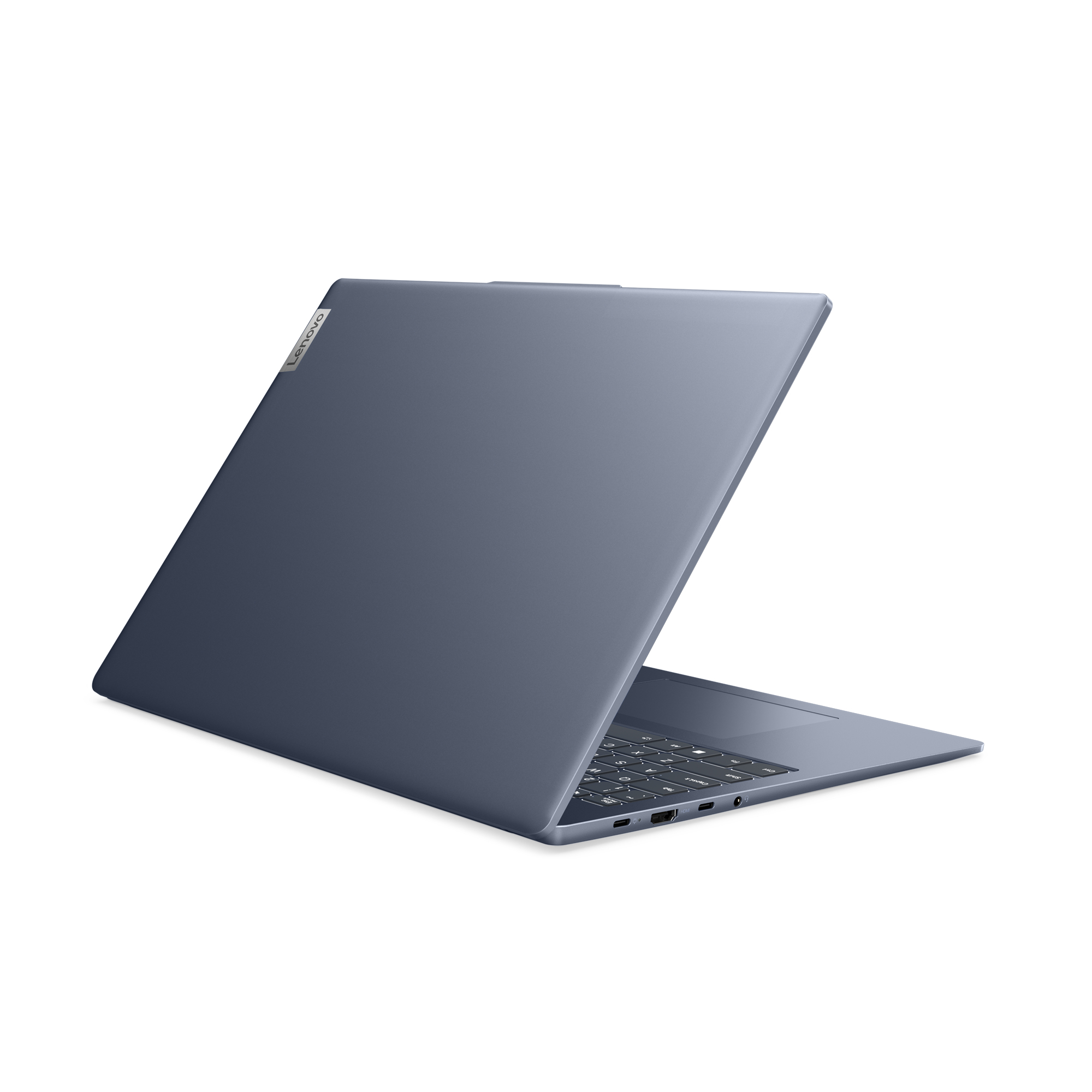 Laptop Lenovo blu aperto ad angolo, con tastiera in vista. Sfondo bianco.