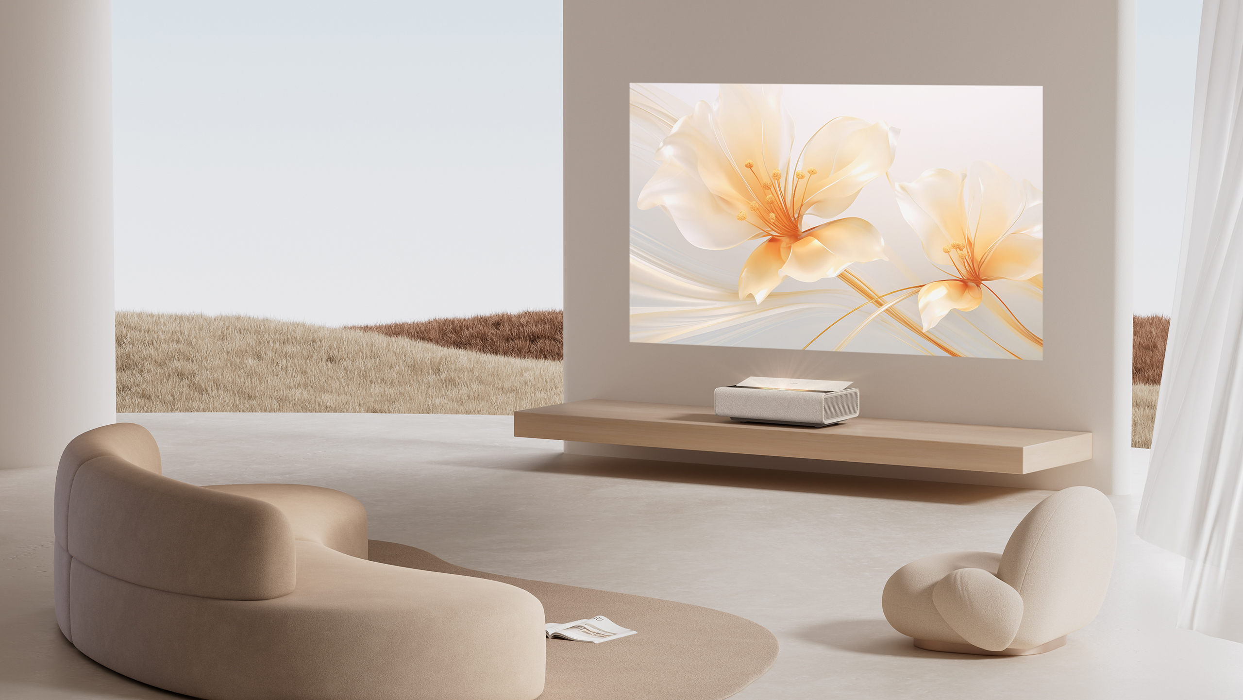 Moderne woonkamer met een projector die bloemenkunst projecteert. Sofa, stoel en licht interieur.