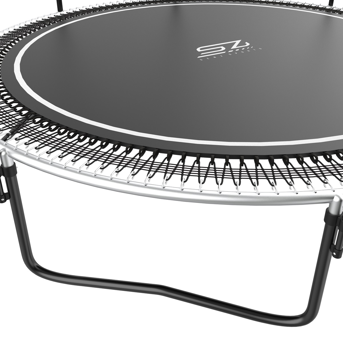 Zwarte trampoline met zilveren frame, zwarte veren en een wit logo.