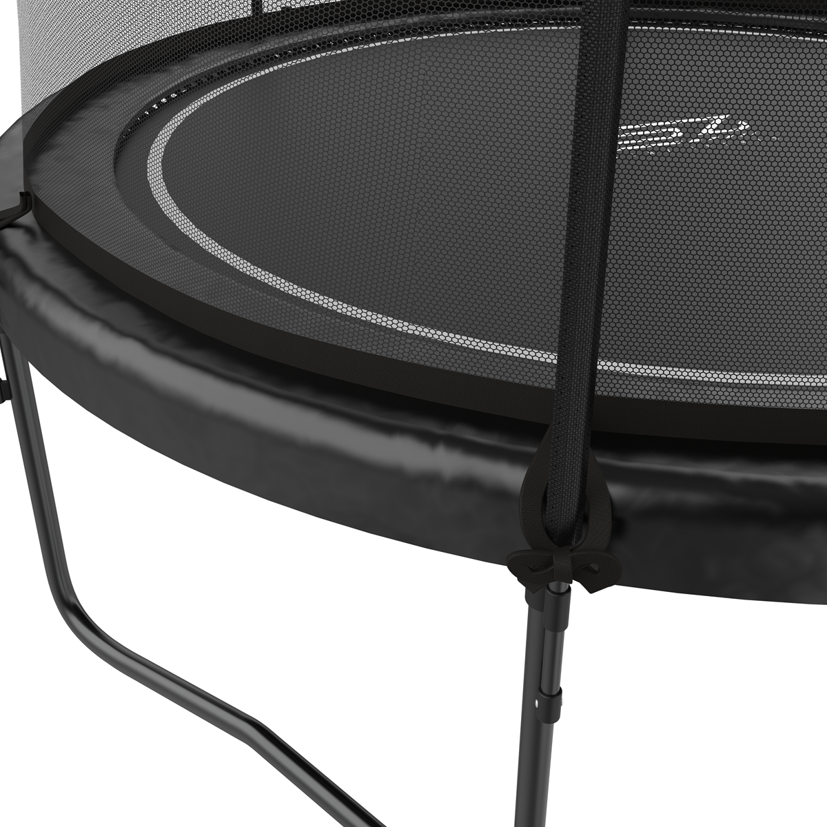Gros plan sur le filet et le cadre noirs d'un trampoline noir, sur fond blanc.