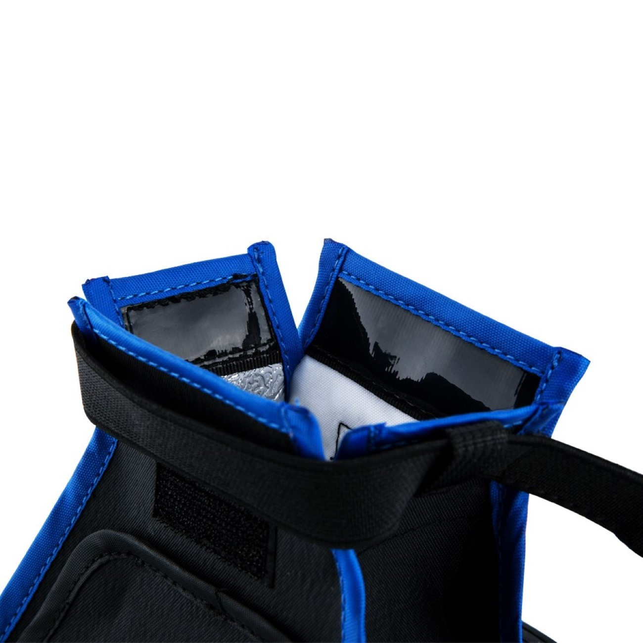 Nahaufnahme einer schwarzen und blauen Tasche. Blaue Verkleidung und klares Kunststofffenster.