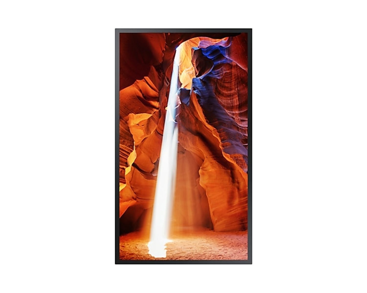 Raggio di sole attraversa un canyon con formazioni rocciose rosse e blu.