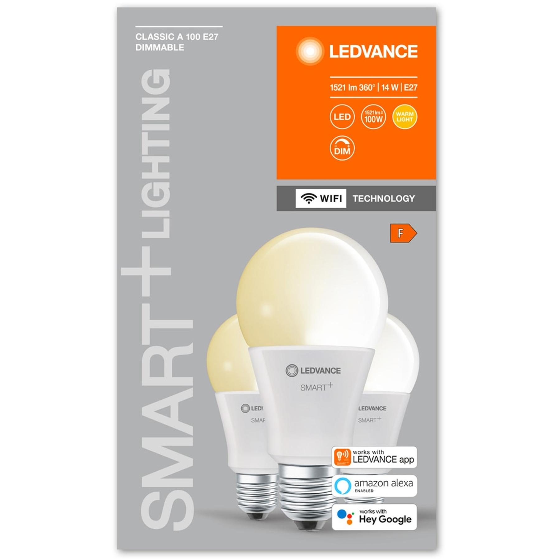 Tre lampadine su una confezione. Lampadine bianche, base argentata. Testo sulla confezione.