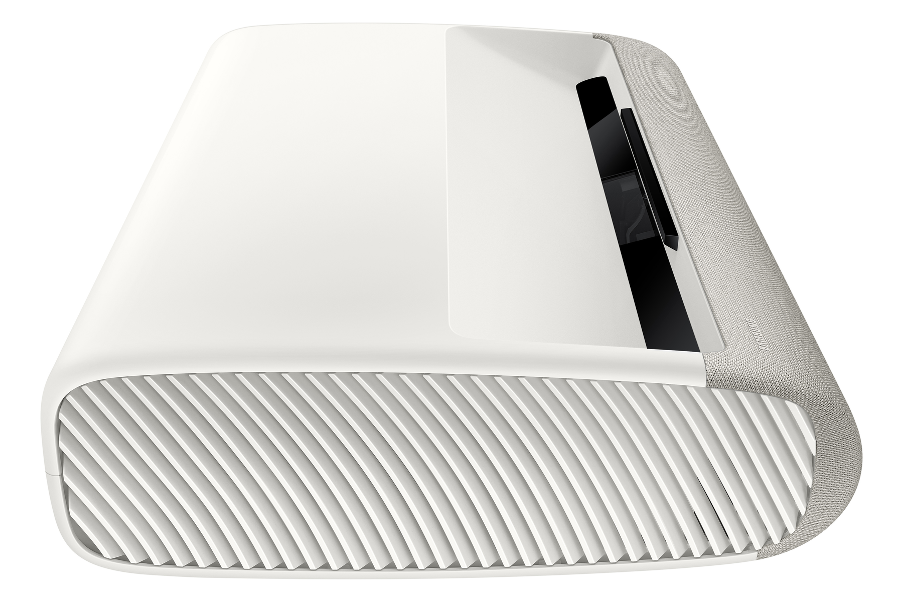 Biały projektor, widok pod kątem. Posiada kratkę głośnika z boku.