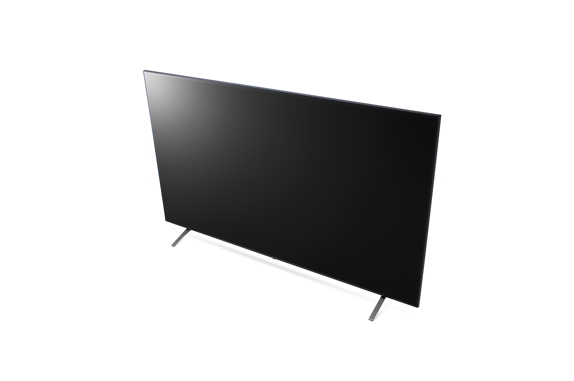 Een tv op een witte achtergrond. Hij staat op twee zilveren poten.